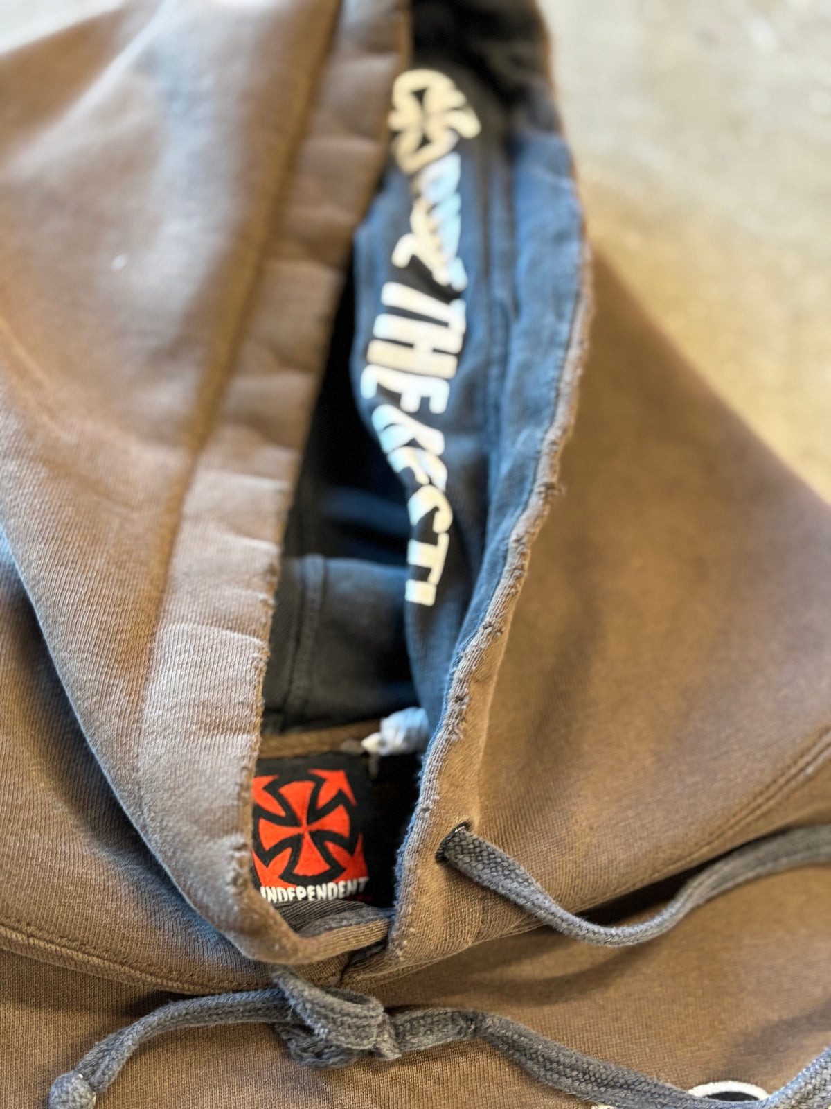 Vintage Thrashed and Faded Independent hoodie size xl
