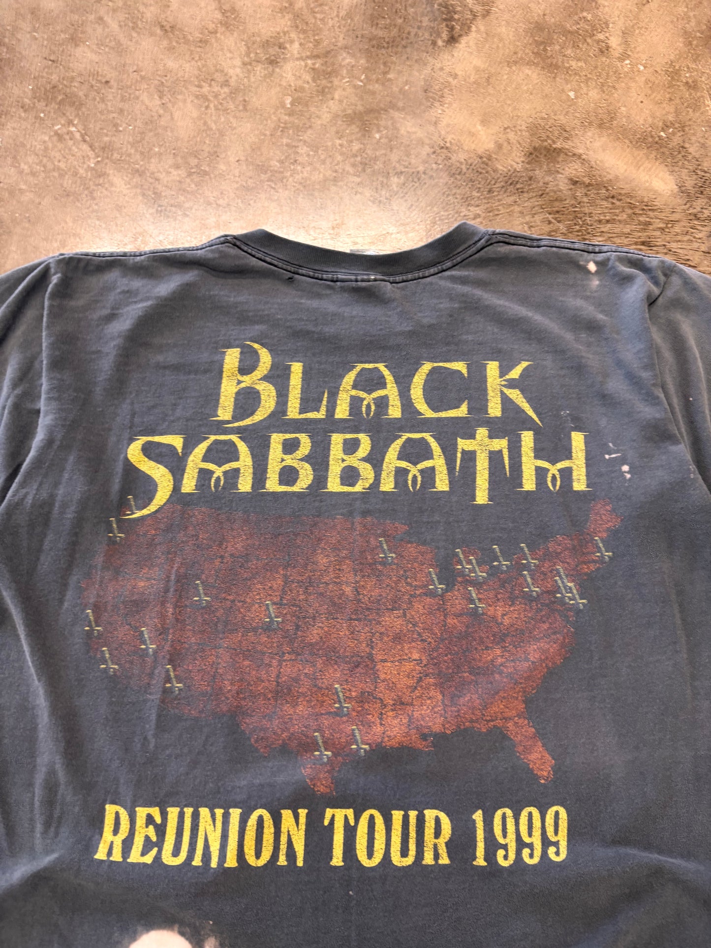 Vintage Fade-out Black Sabbath shirt size large