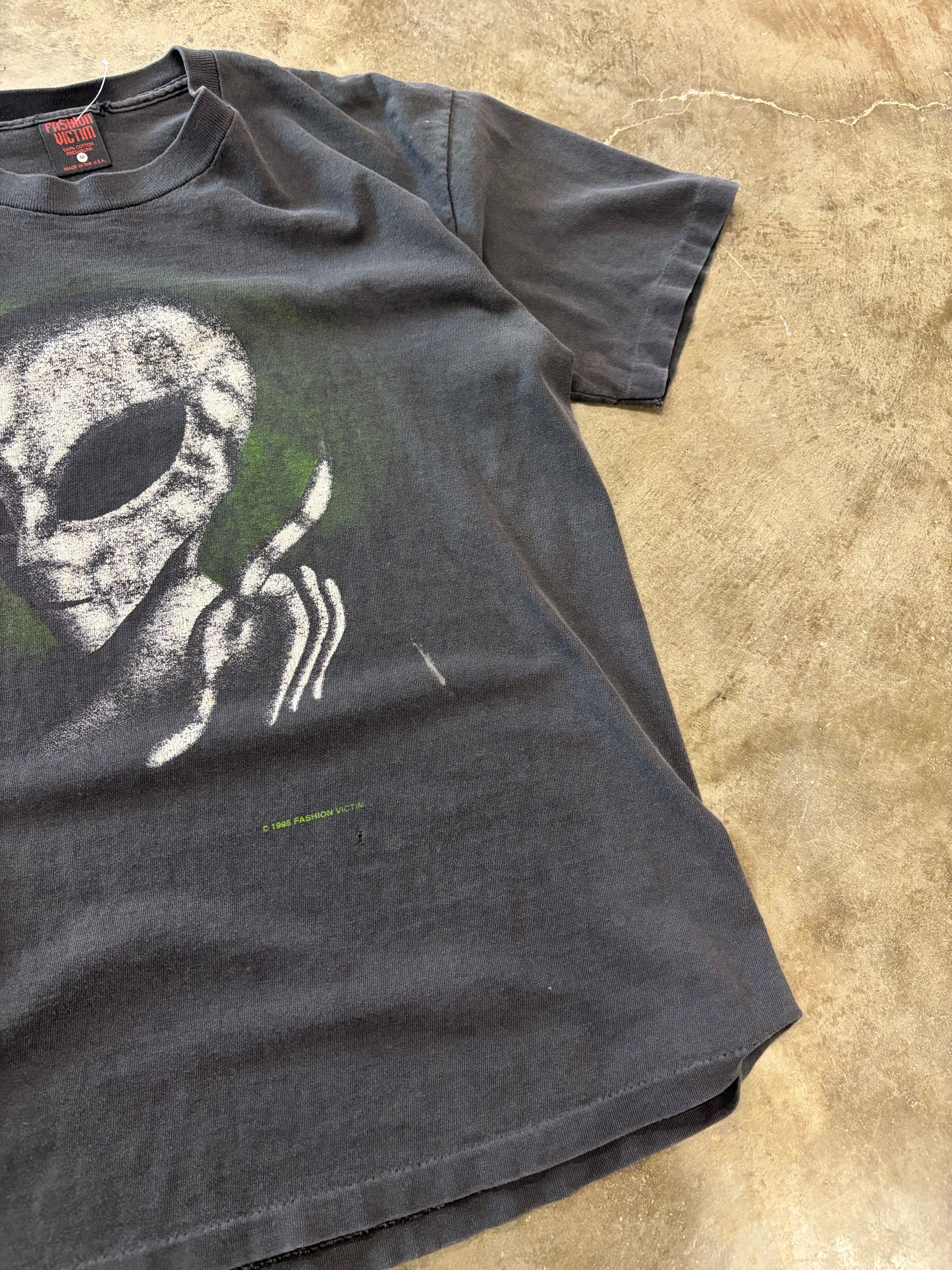 Vintage Fashion Victim Faded Alien shirt size medium