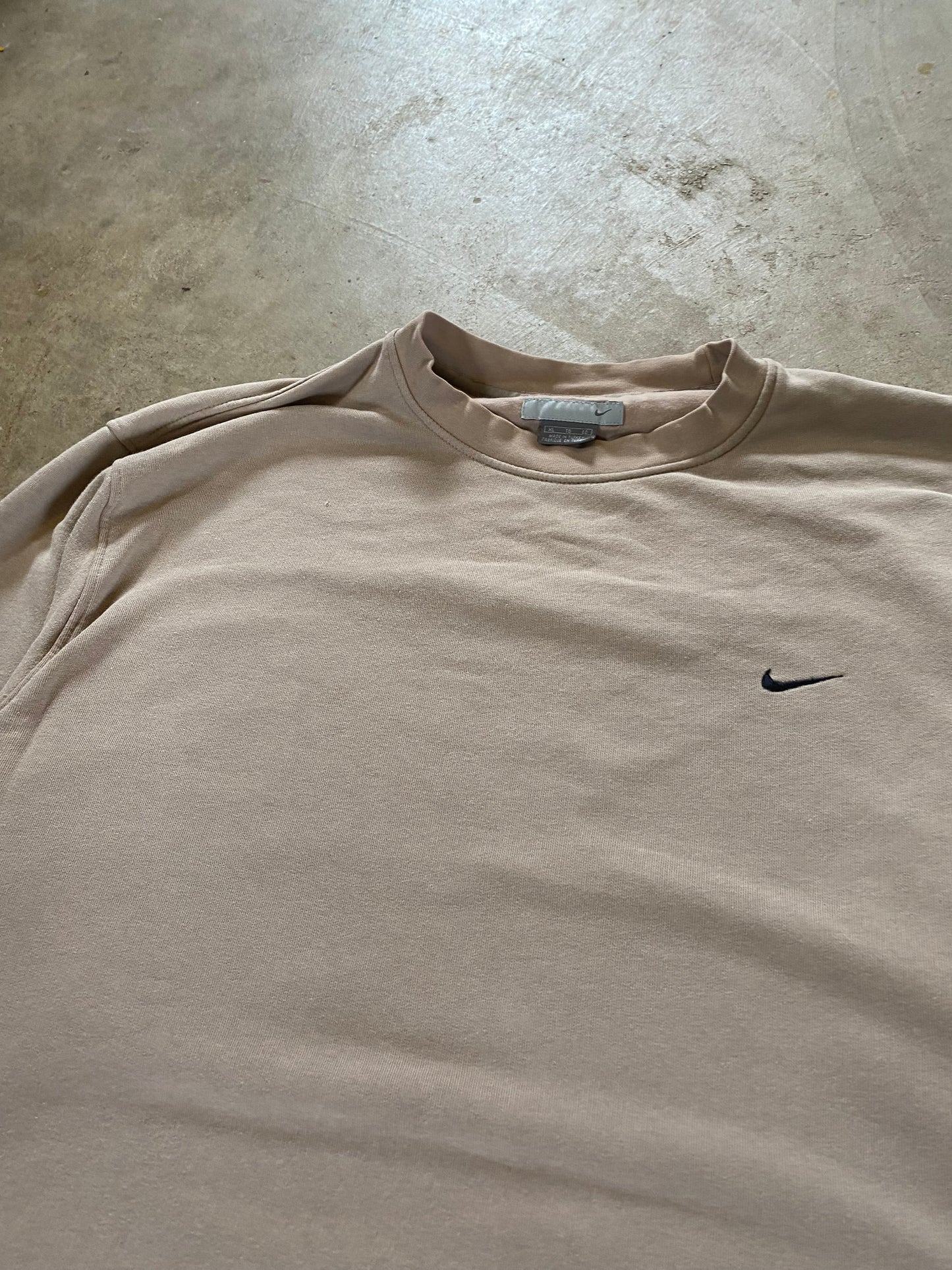 Vintage Y2K cream Nike earth tone sweatshirt Size XL