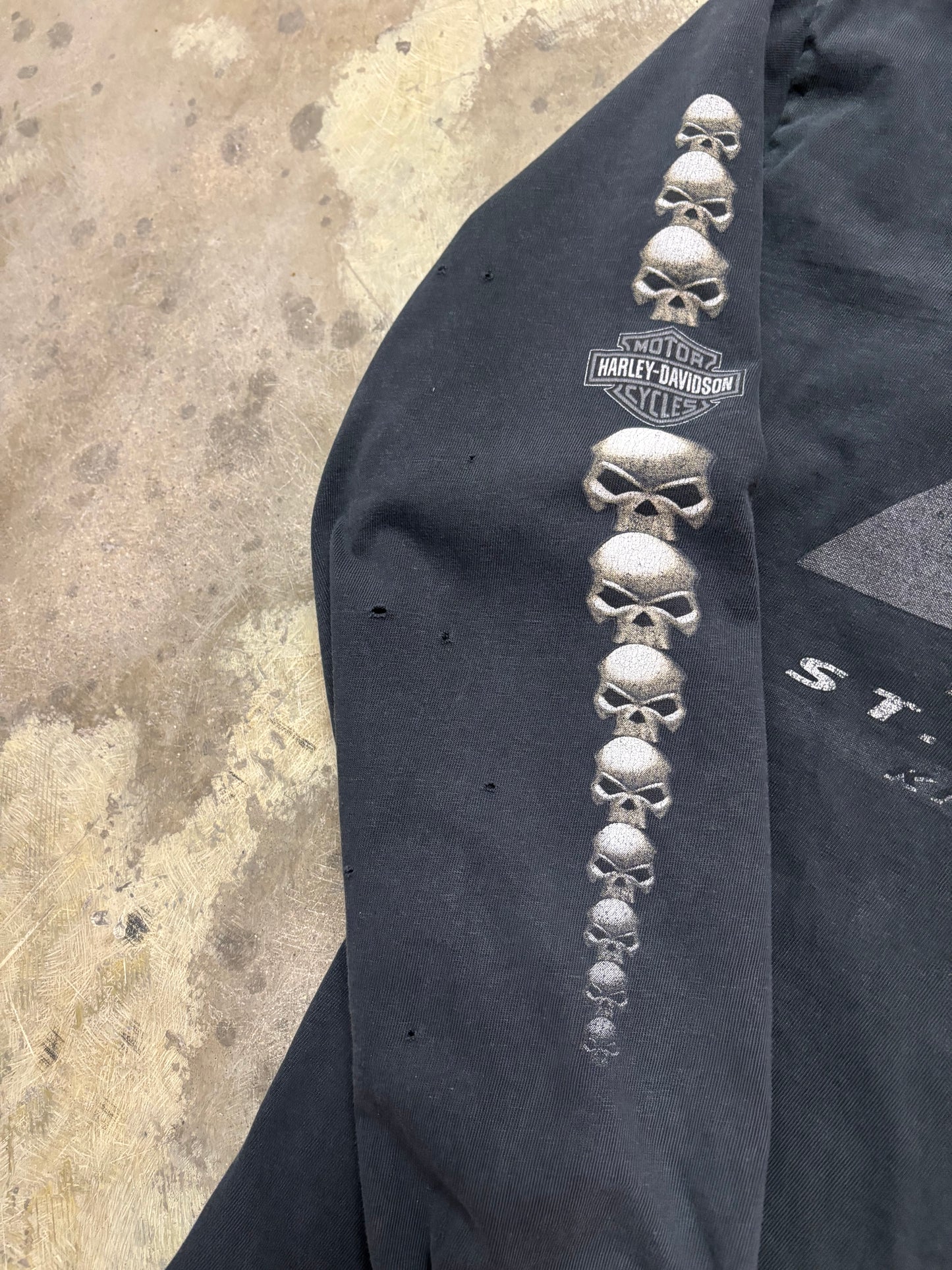 Vintage faded Harley Davidson skull pocket long sleeve size extra large
