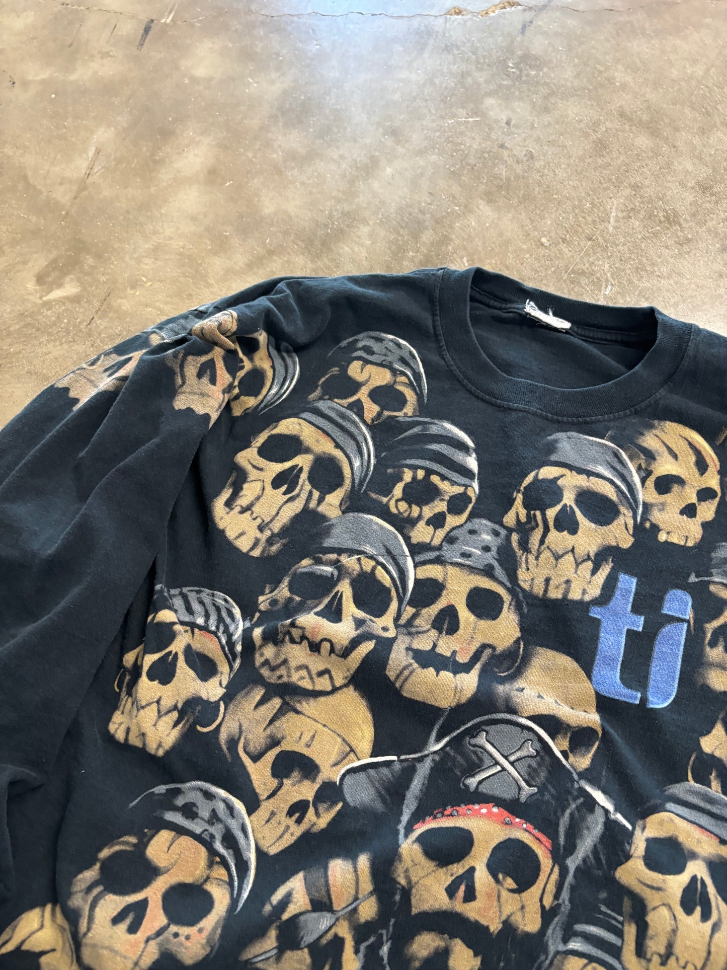 Vintage Skulls long sleeve size XL