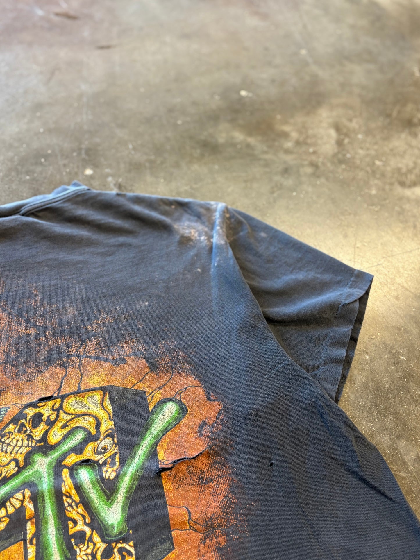 Vintage Faded and Thrashed MTV shirt size XL
