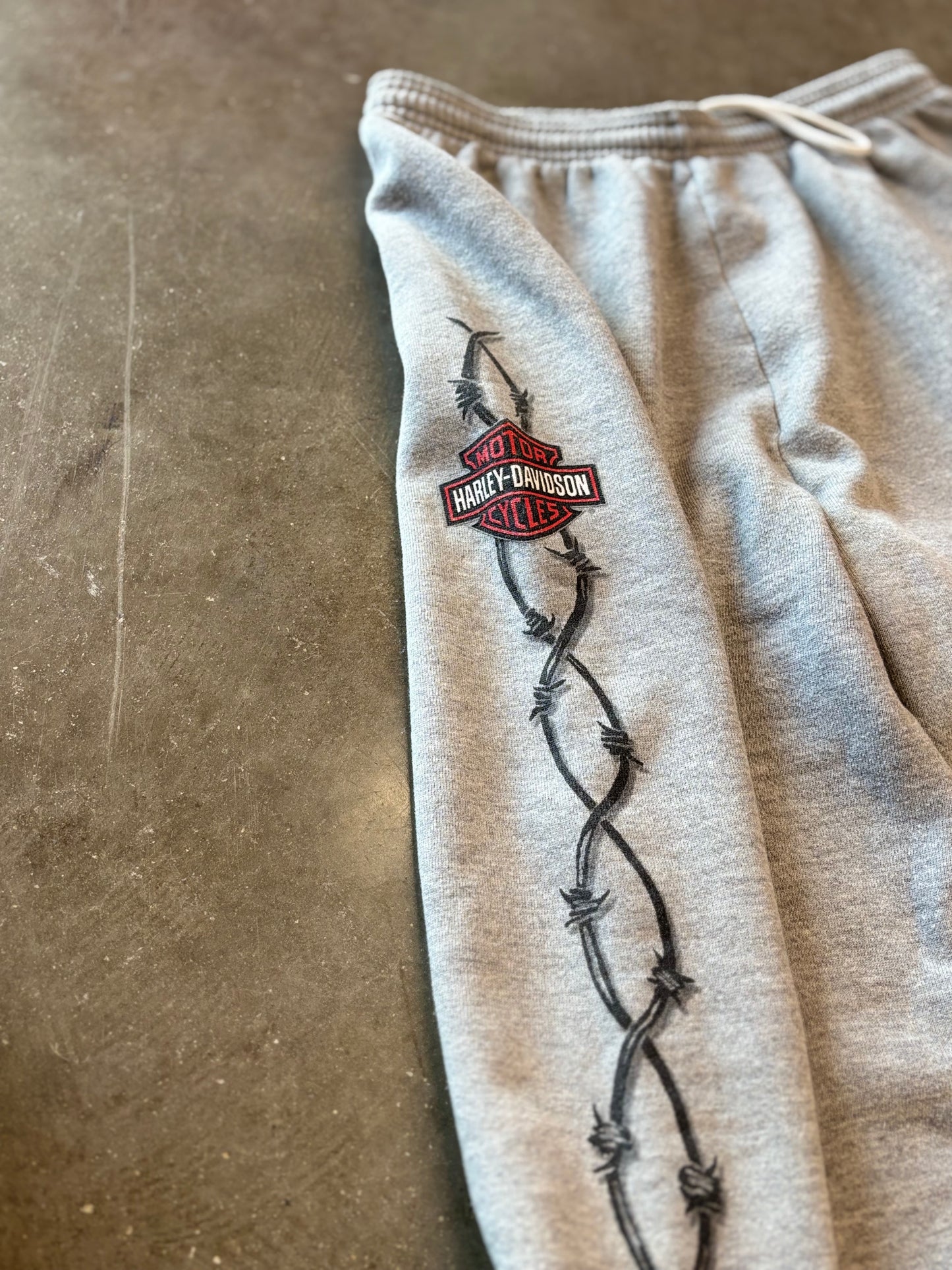Vintage Harley Barbwired sweatpants size medium