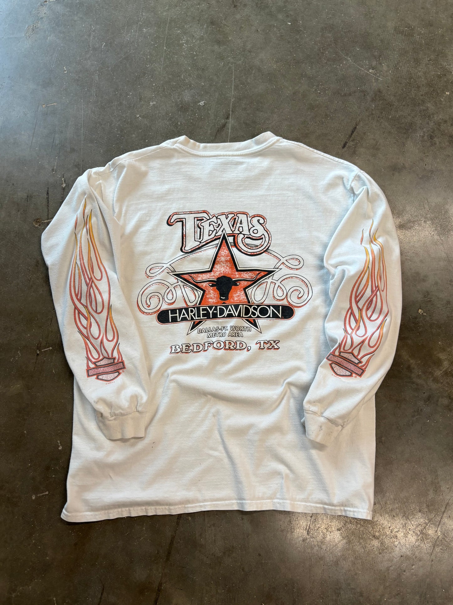 Vintage Harley Davidson Thrashed White shield long sleeve size XL