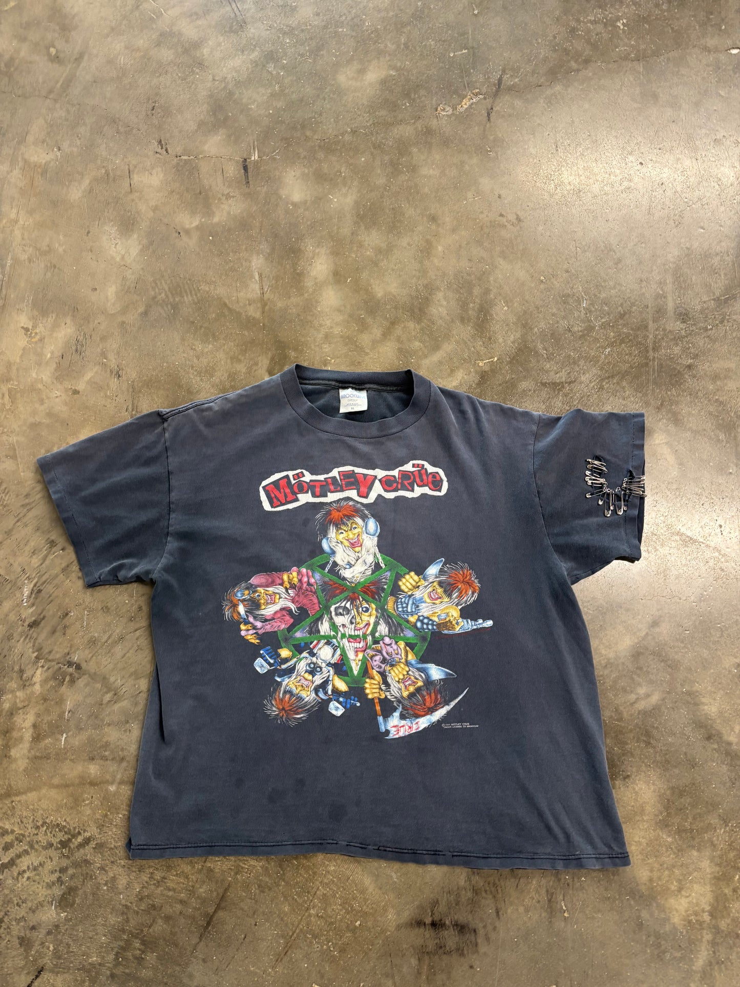 Vintage Motley Crue boxy thrashed shirt size xl
