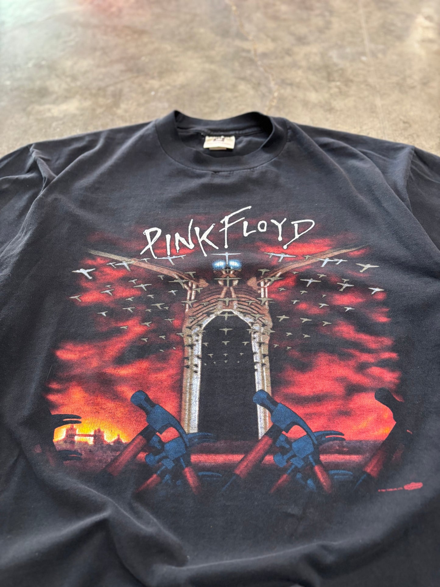 Vintage Pink Floyd The Wall shirt size xl