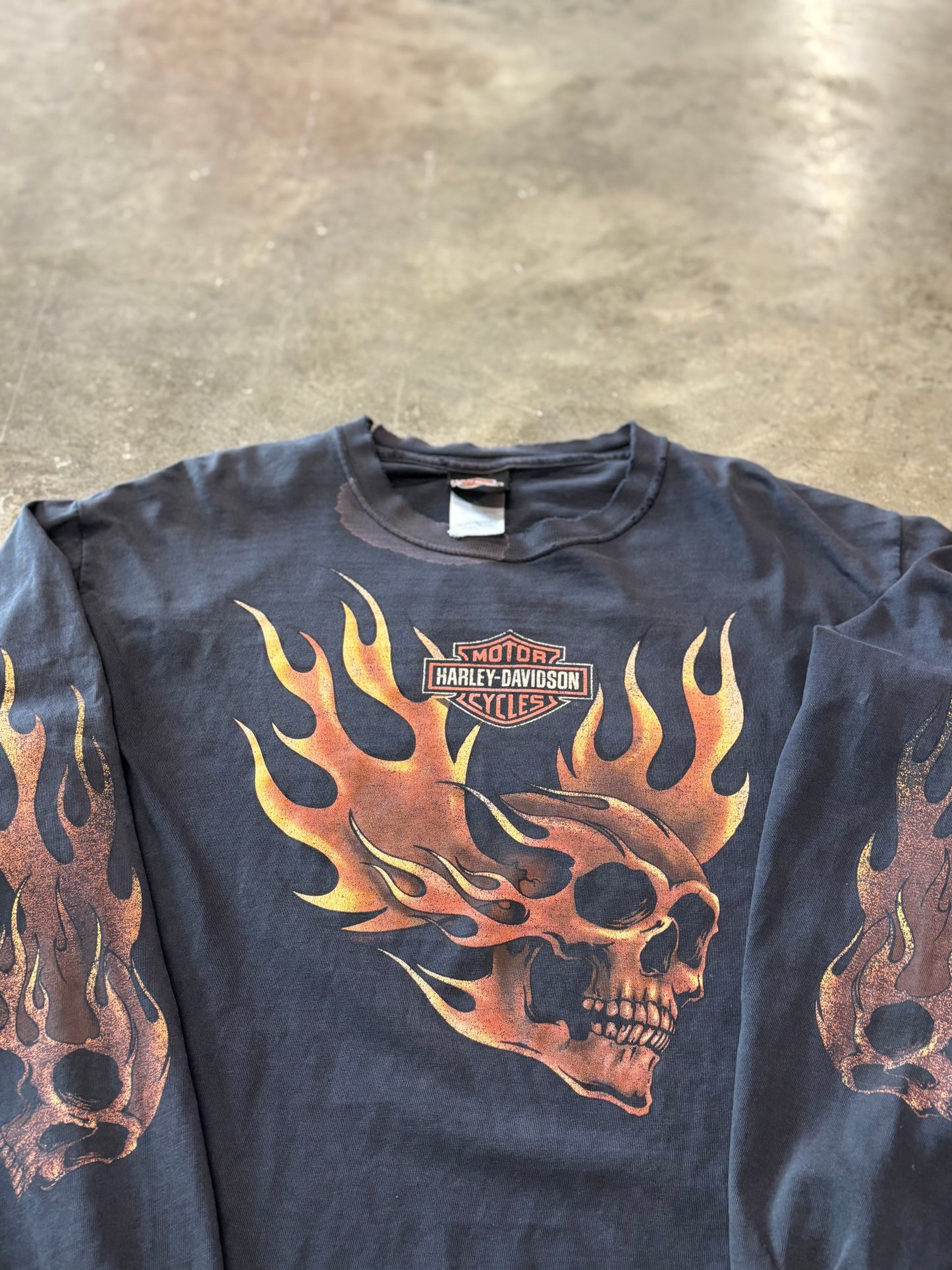 Vintage Harley Davidson skull flame sleeve size large