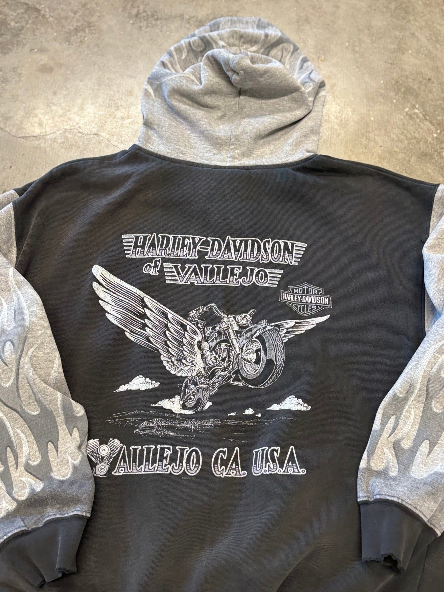 Vintage Harley Davidson Thrashed Pinned up flame hoodie size large