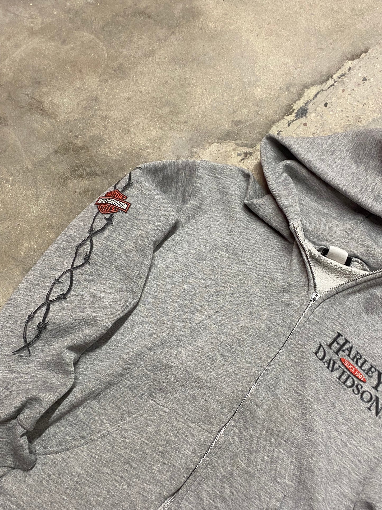 Vintage Harley Davidson Barbwired zip up size medium