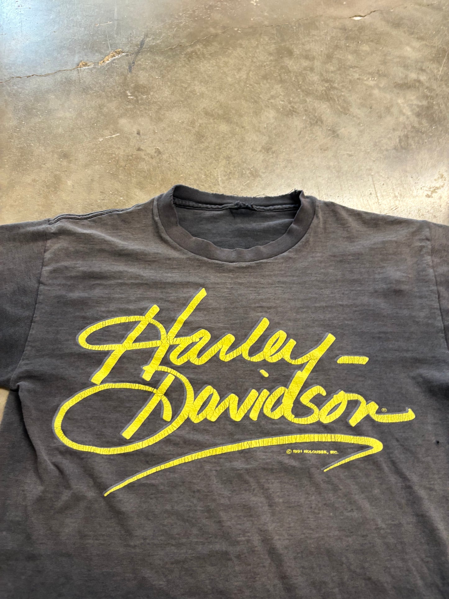 Vintage Harley Spellout Fader shirt size medium