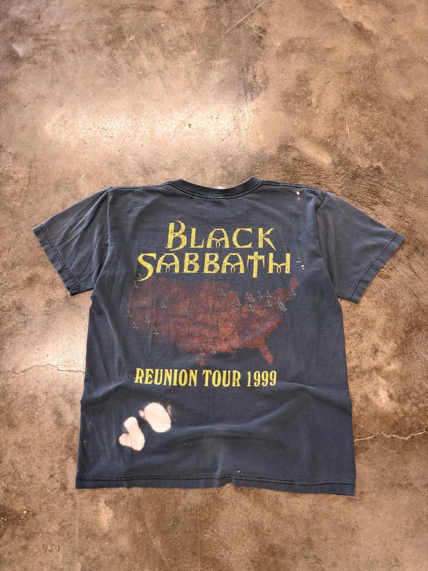 Vintage Fade-out Black Sabbath shirt size large