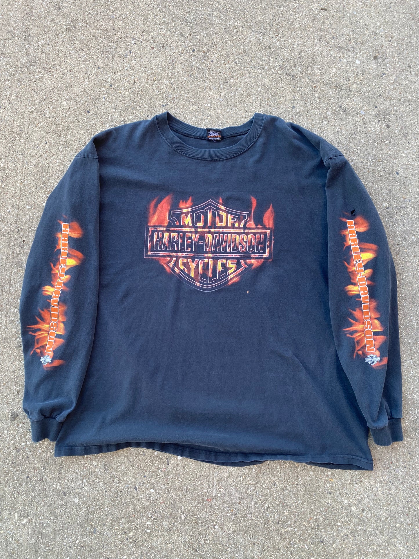 Vintage Harley Davidson Flaming shield long sleeve size XXL shirt
