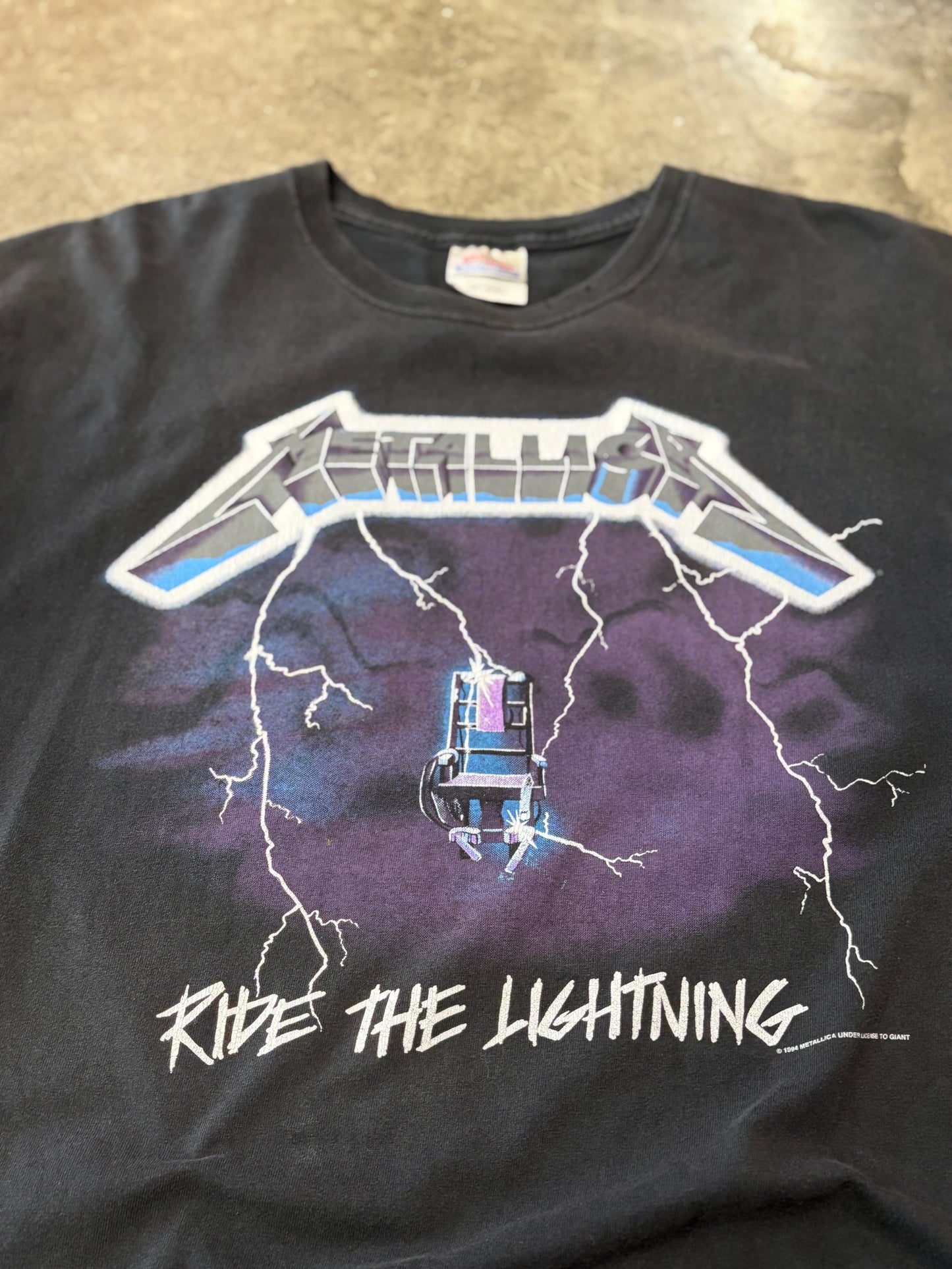Vintage 2000’s Metallica Ride the Lightning shirt size large