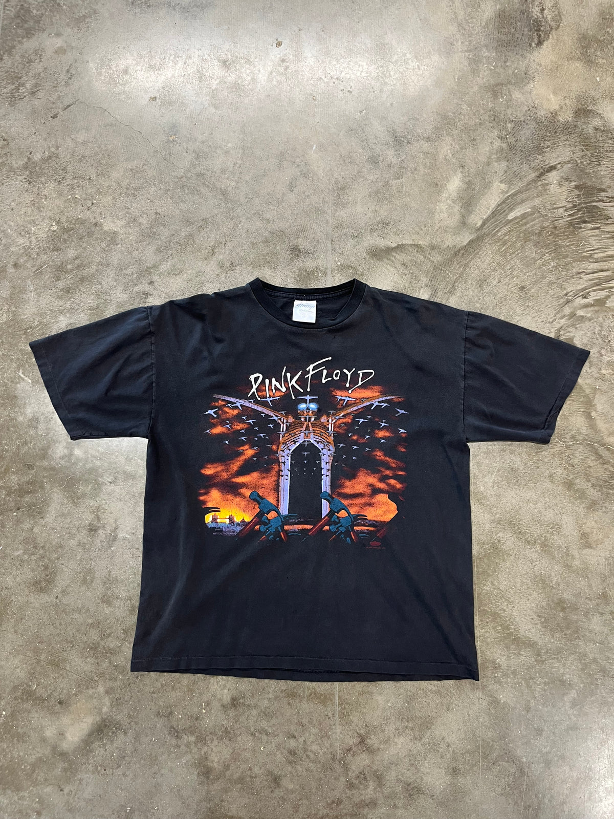 Vintage Pink Floyd The Wall shirt size extra large