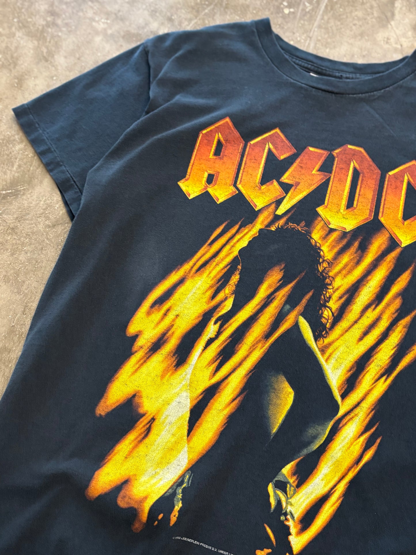 Vintage AC/DC bonfire shirt size large