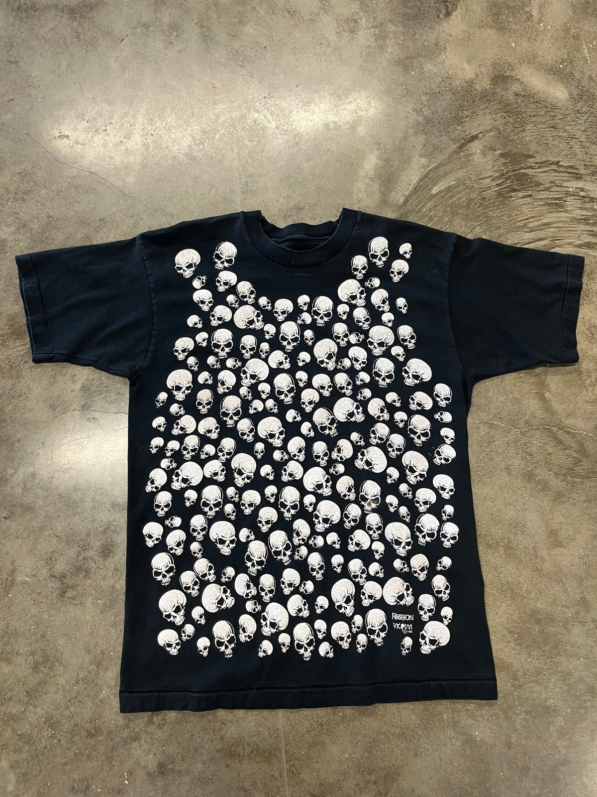 Vintage Fashion Victim Skull AOP shirt size XL