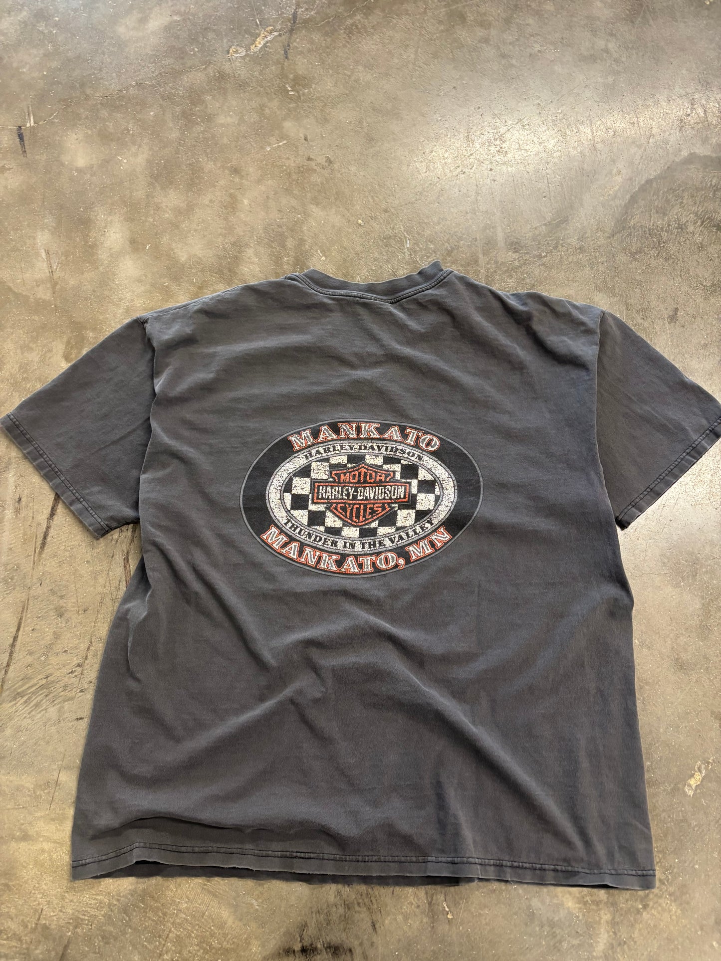 Vintage Smoked Out Feel The Heat shirt size XL