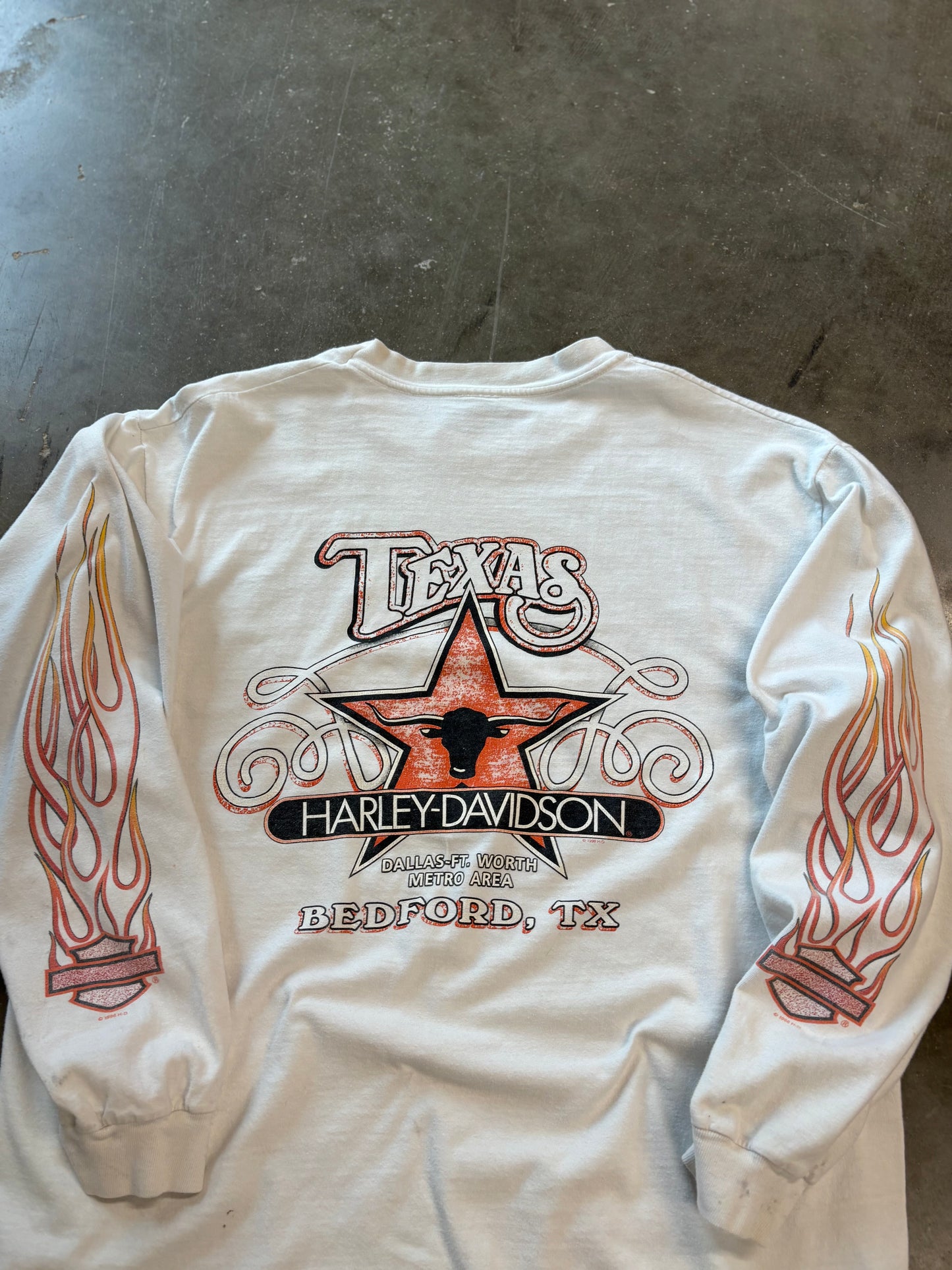 Vintage Harley Davidson Thrashed White shield long sleeve size XL