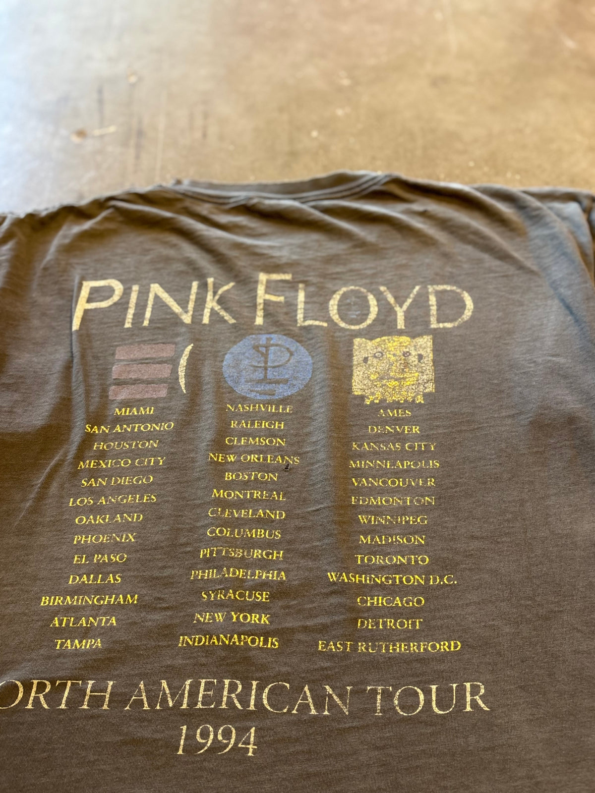 Vintage Smoked Out Pink Floyd Division Bell shirt size xl