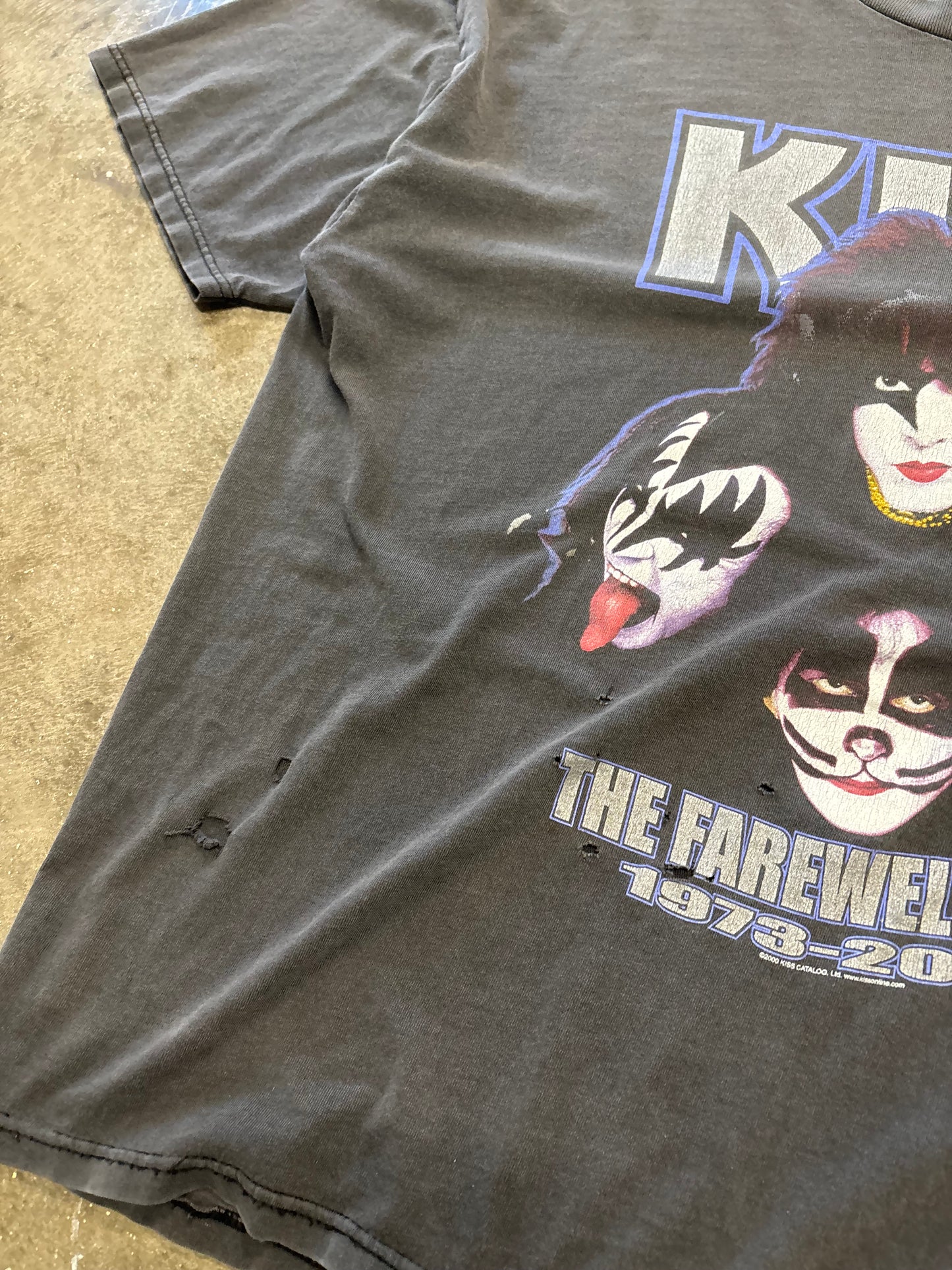 Vintage Faded and Thrashed kiss band shirt size XL