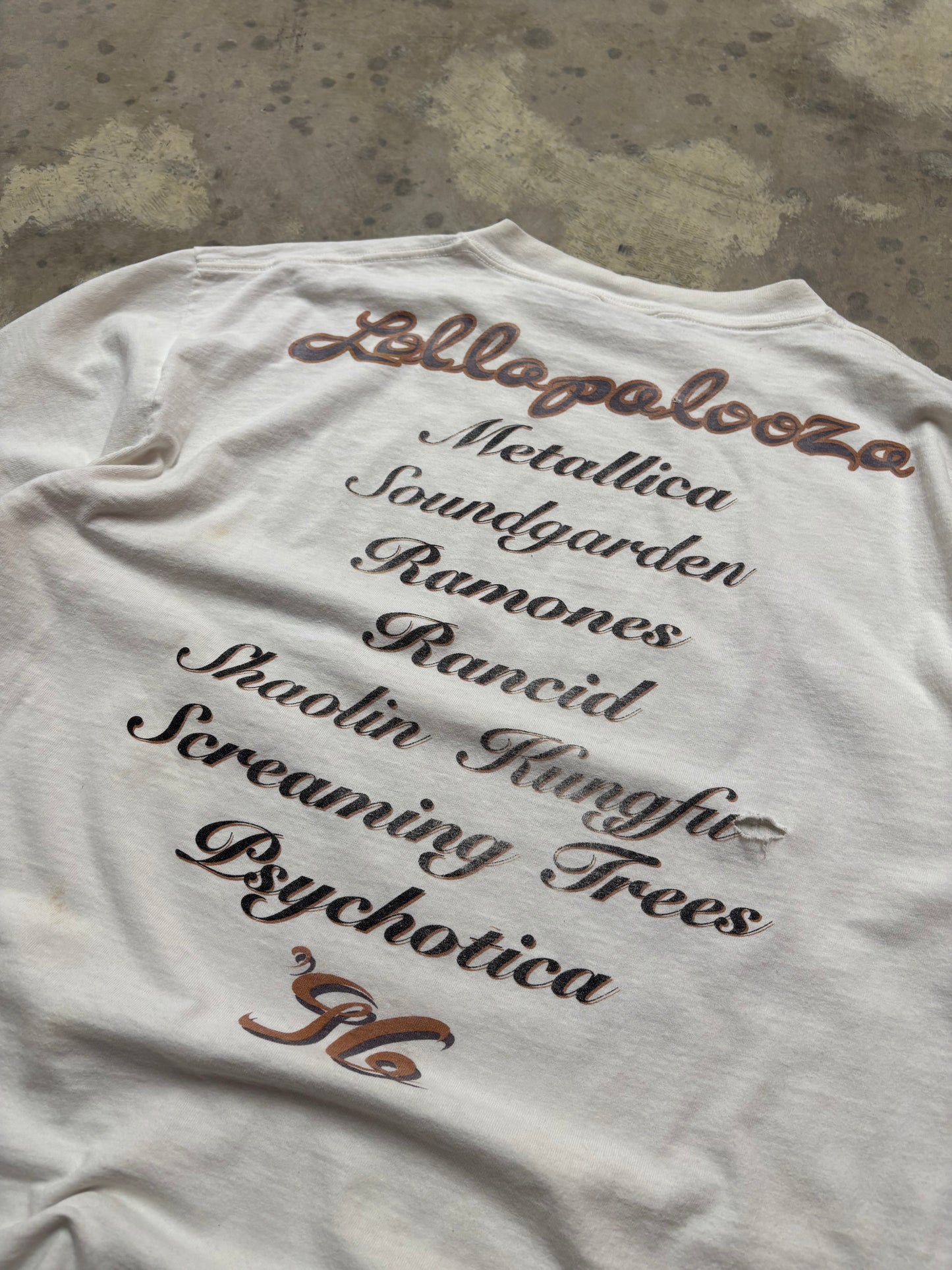 Vintage Thrashed Lollapalooza shirt size extra large