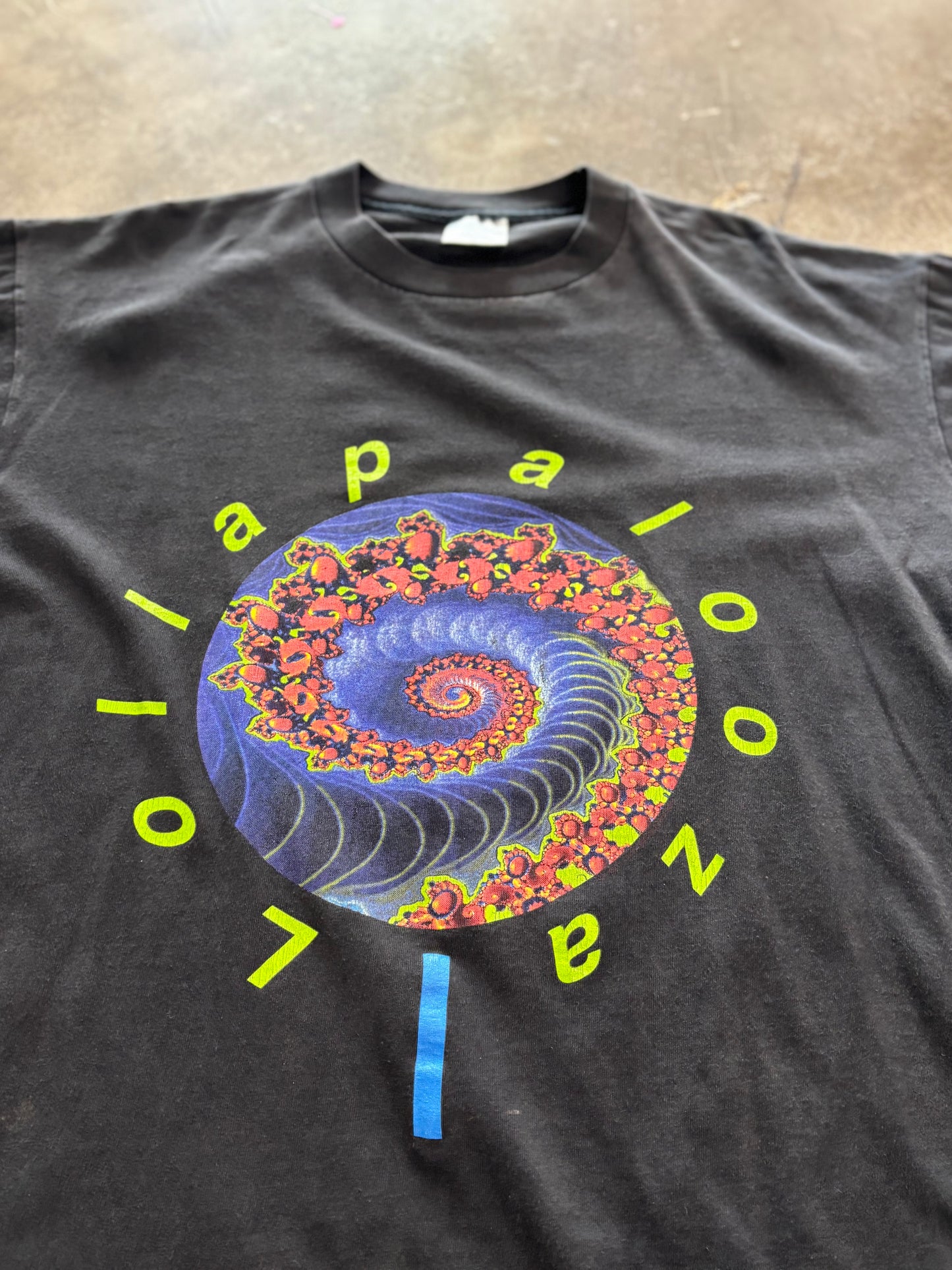 Vintage Lollapalooza fractal shirt size XL