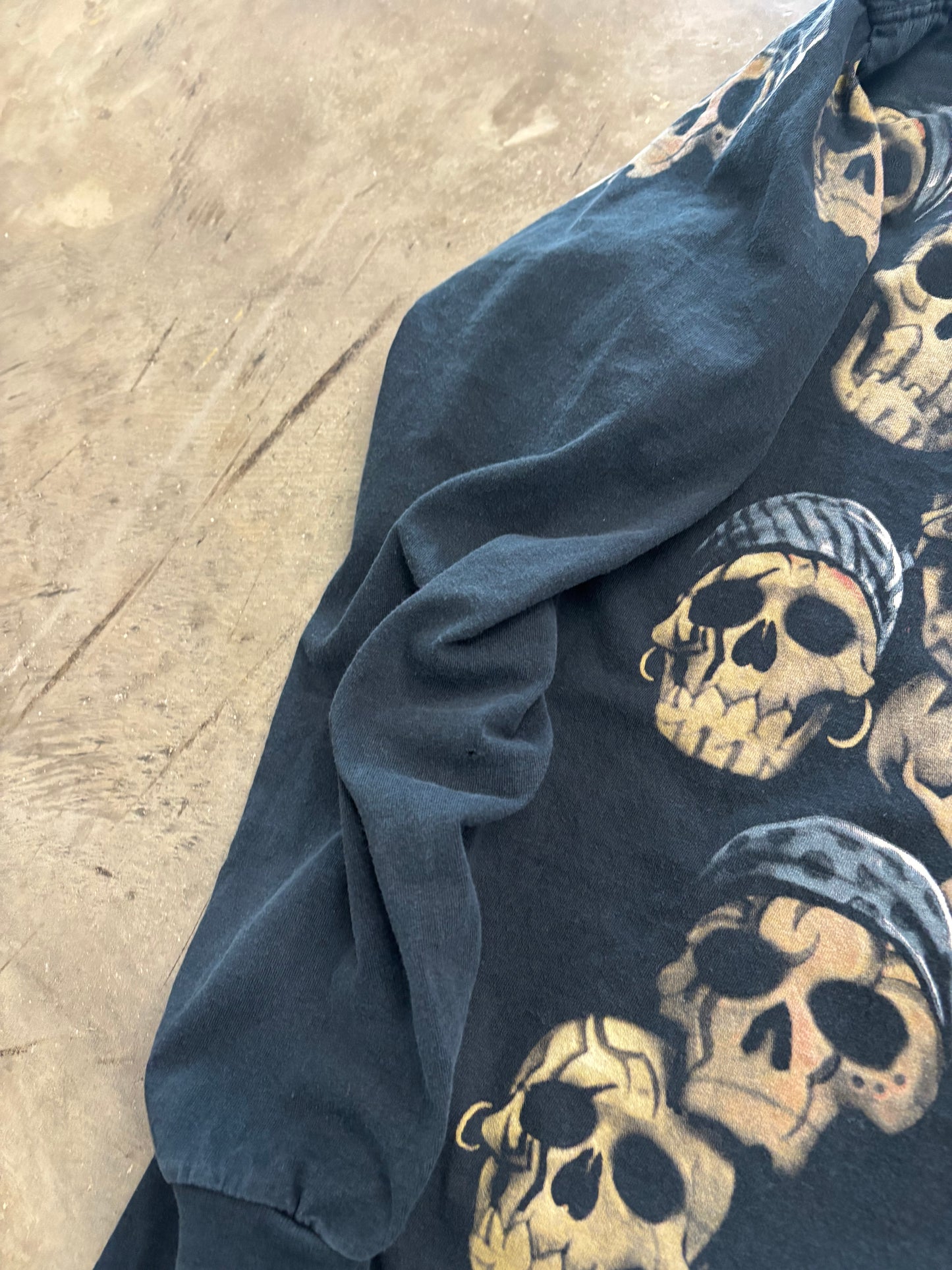 Vintage Skulls long sleeve size XL