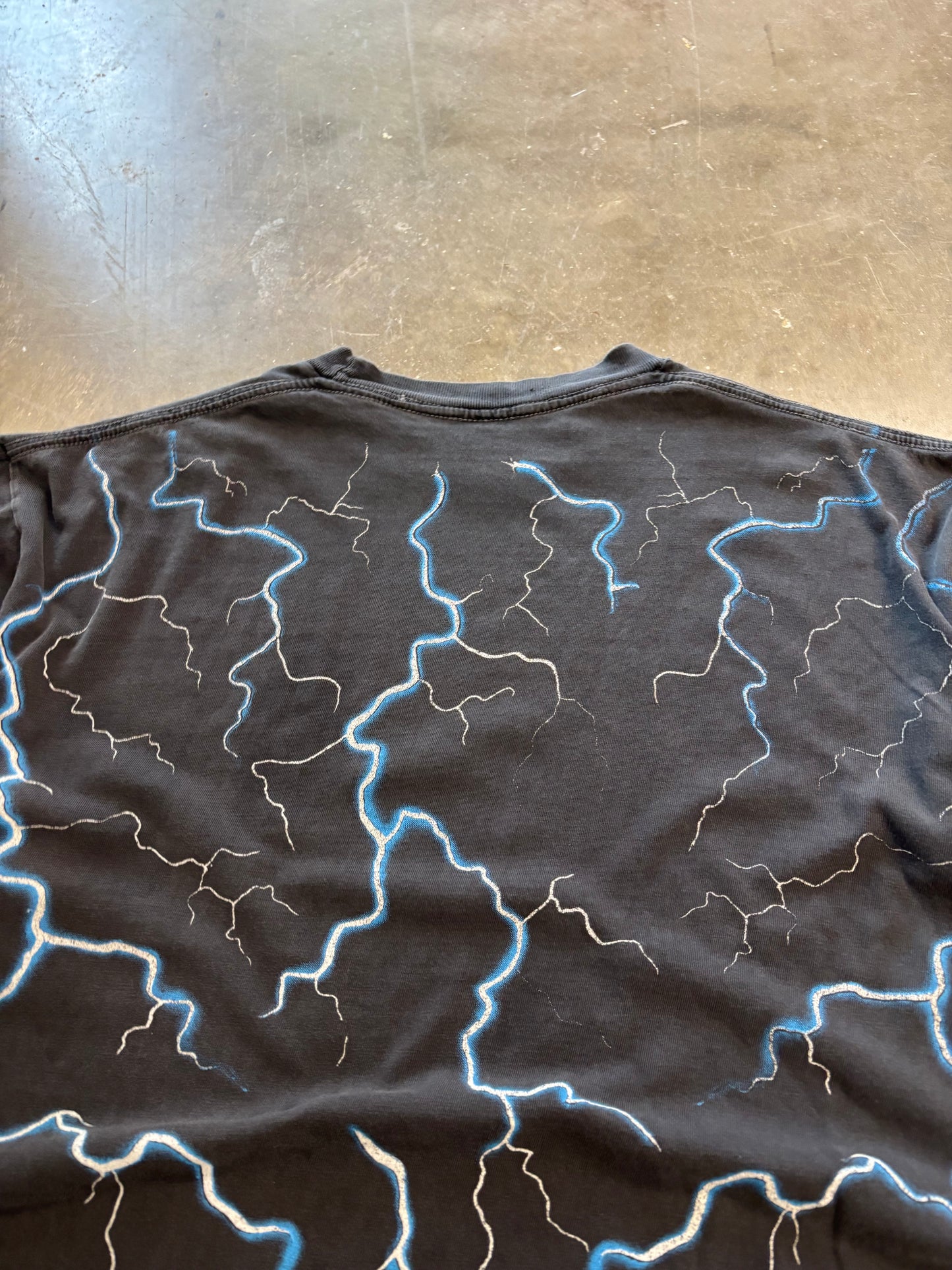 Vintage Skull Lightning AOP shirt size xl
