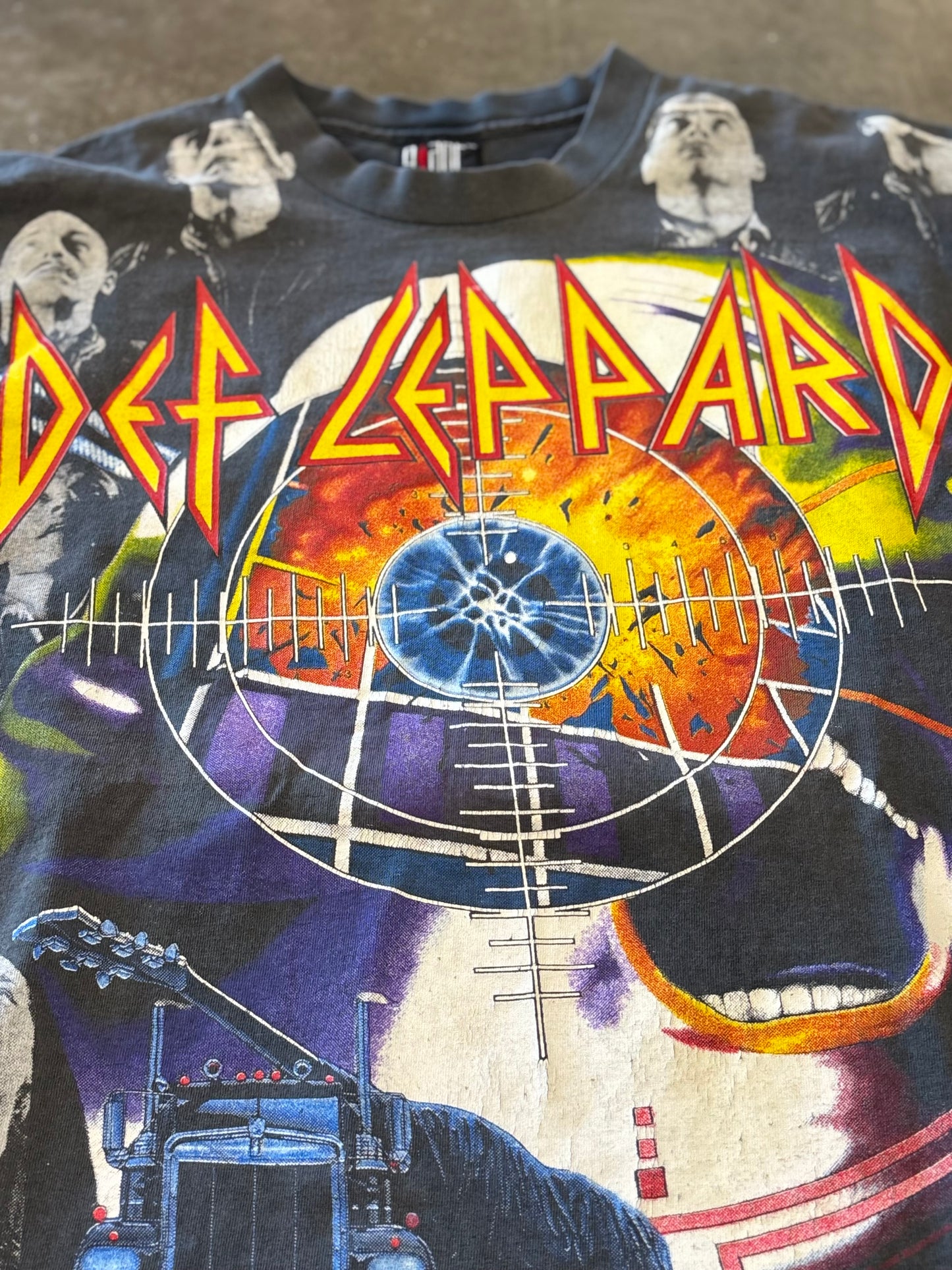 Vintage faded out Def Leppard shirt size xl