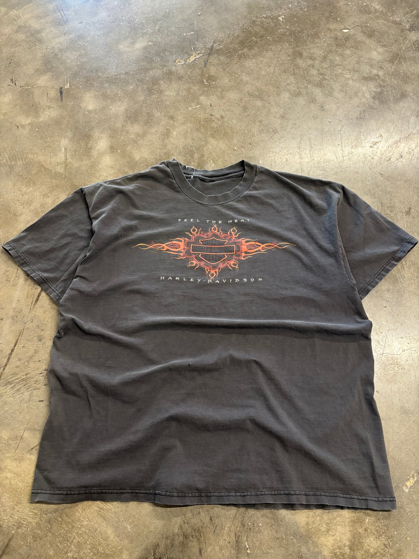 Vintage Smoked Out Feel The Heat shirt size XL