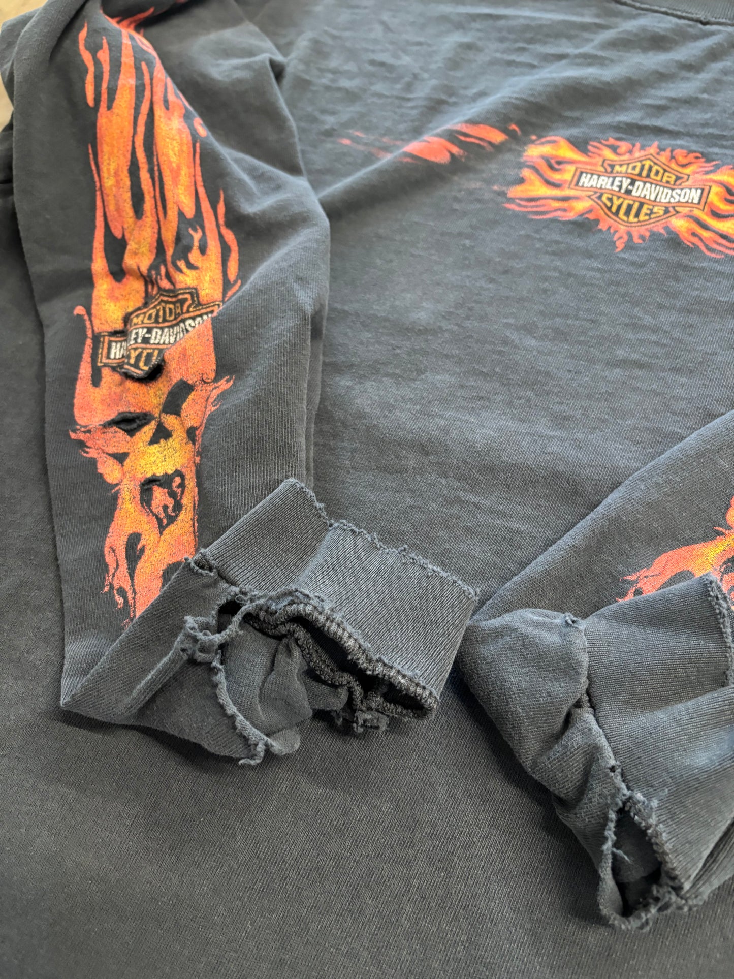 Thrashed Vintage Harley skull flame long sleeve size xxl