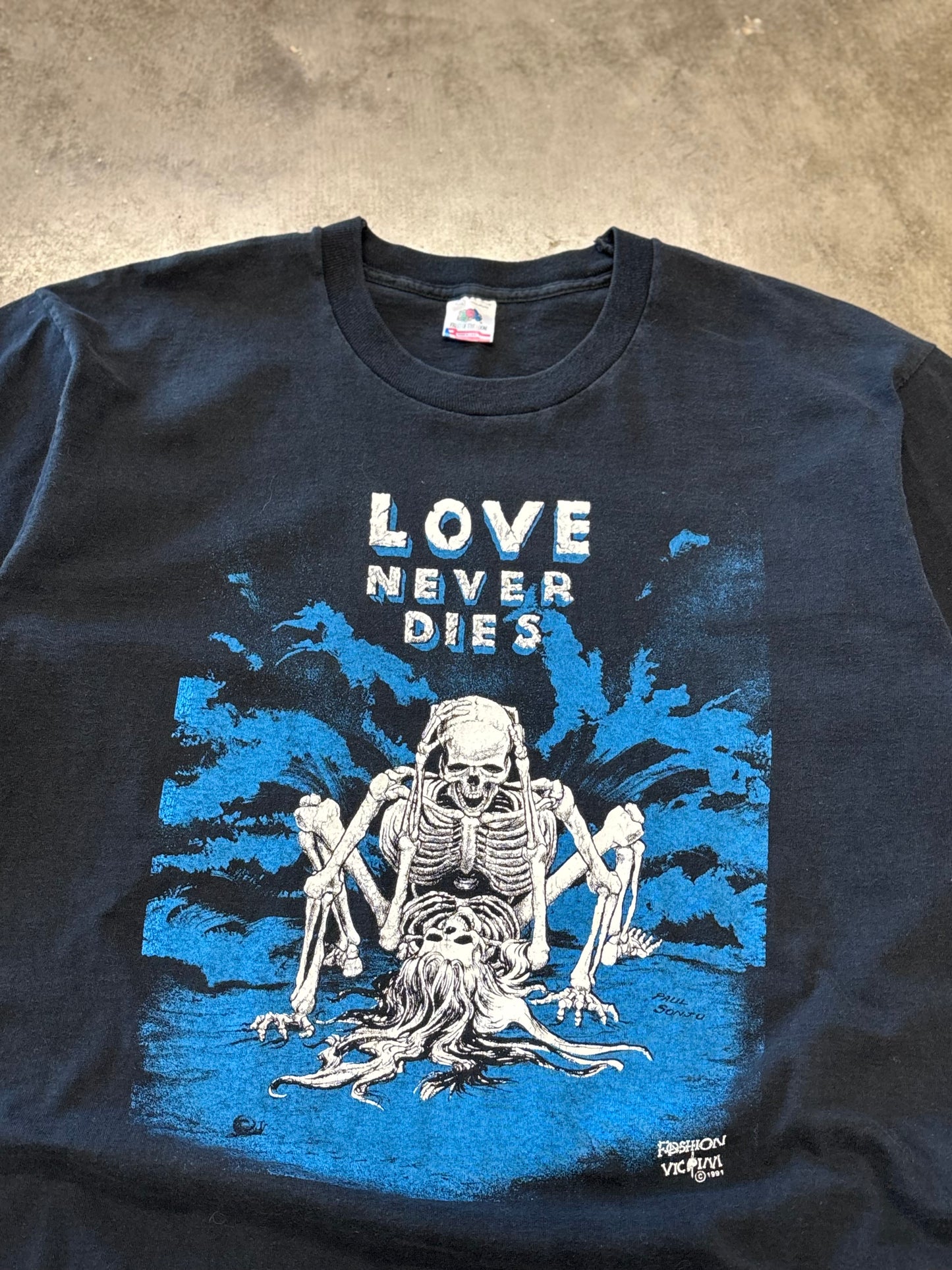 Vintage Love Never Dies Fashion Victim shirt size xl