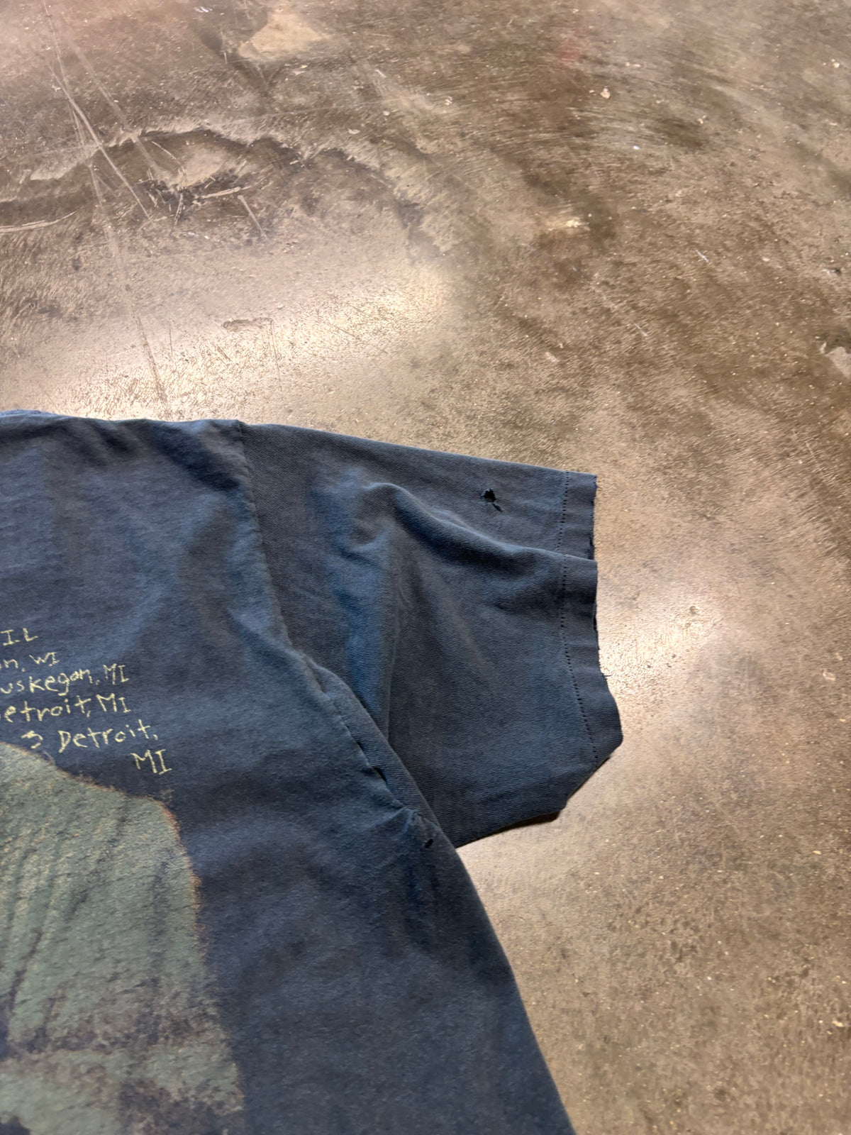 Vintage Metallica thrashed and faded enter sandman shirt size xl