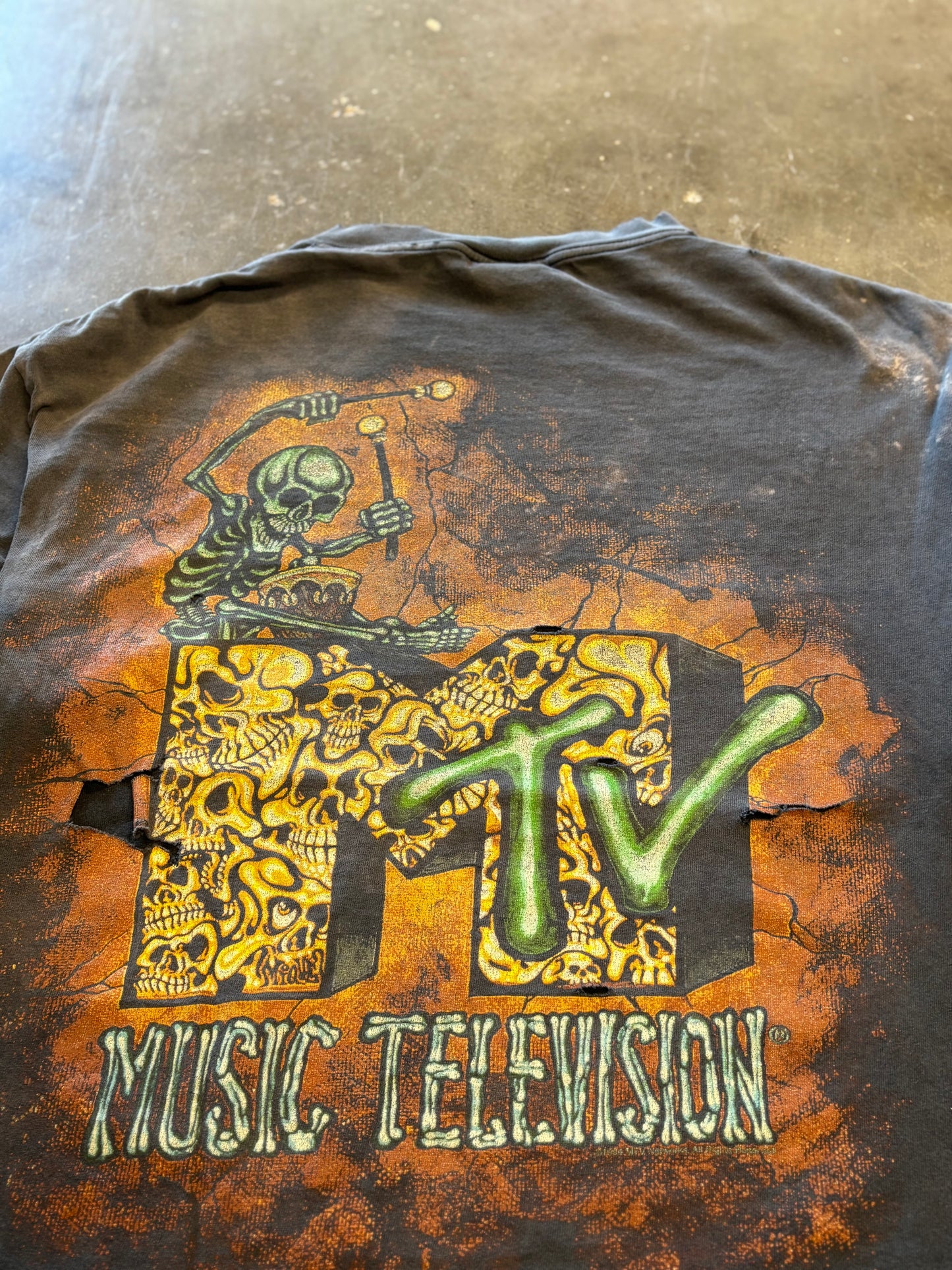 Vintage Faded and Thrashed MTV shirt size XL
