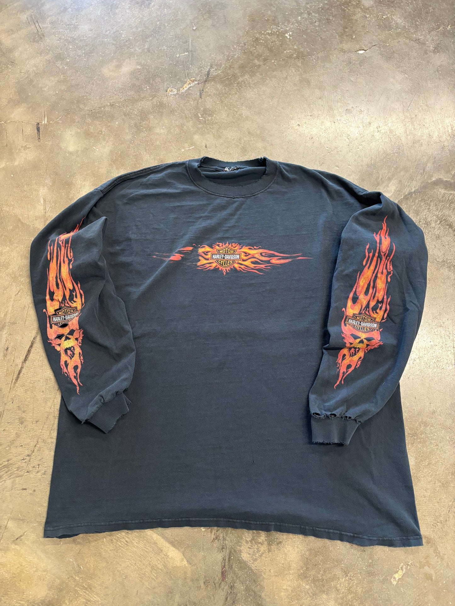 Thrashed Vintage Harley skull flame long sleeve size xxl