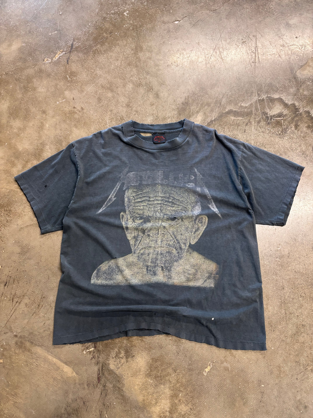Vintage Metallica thrashed and faded enter sandman shirt size xl