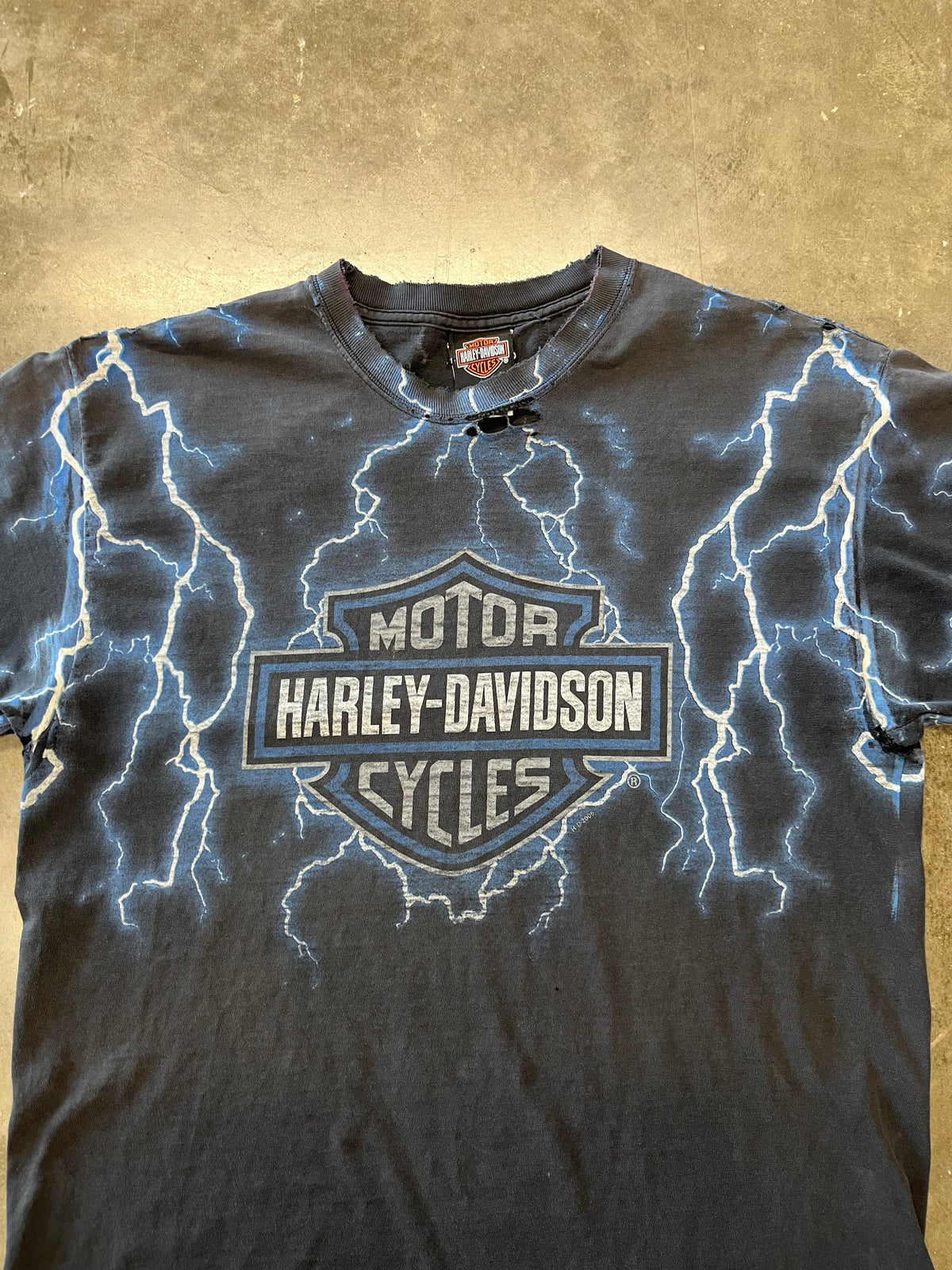 Vintage 2000’s Thrashed blue lightning shirt size large