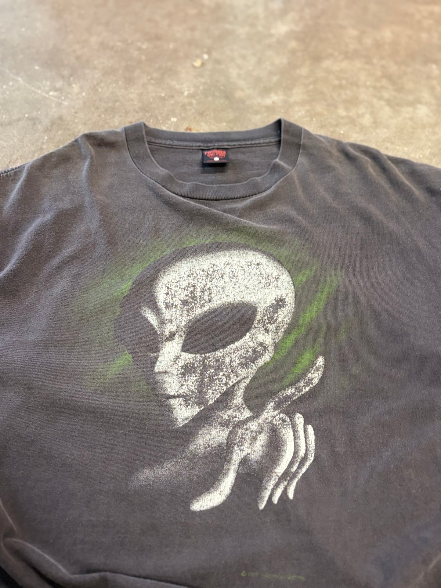 Vintage Fashion Victim faded alien shirt size xl