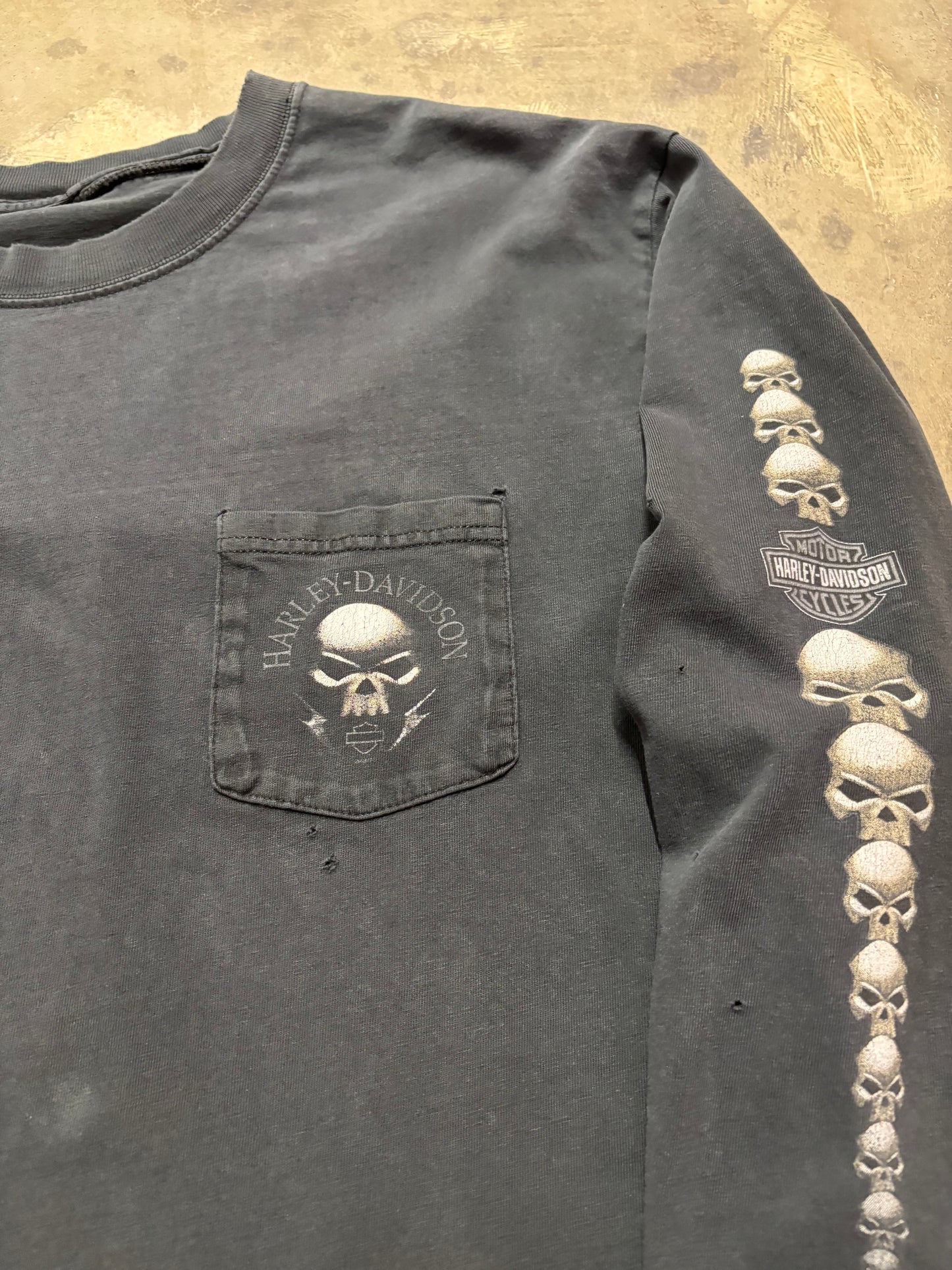 Vintage faded Harley Davidson skull pocket long sleeve size extra large