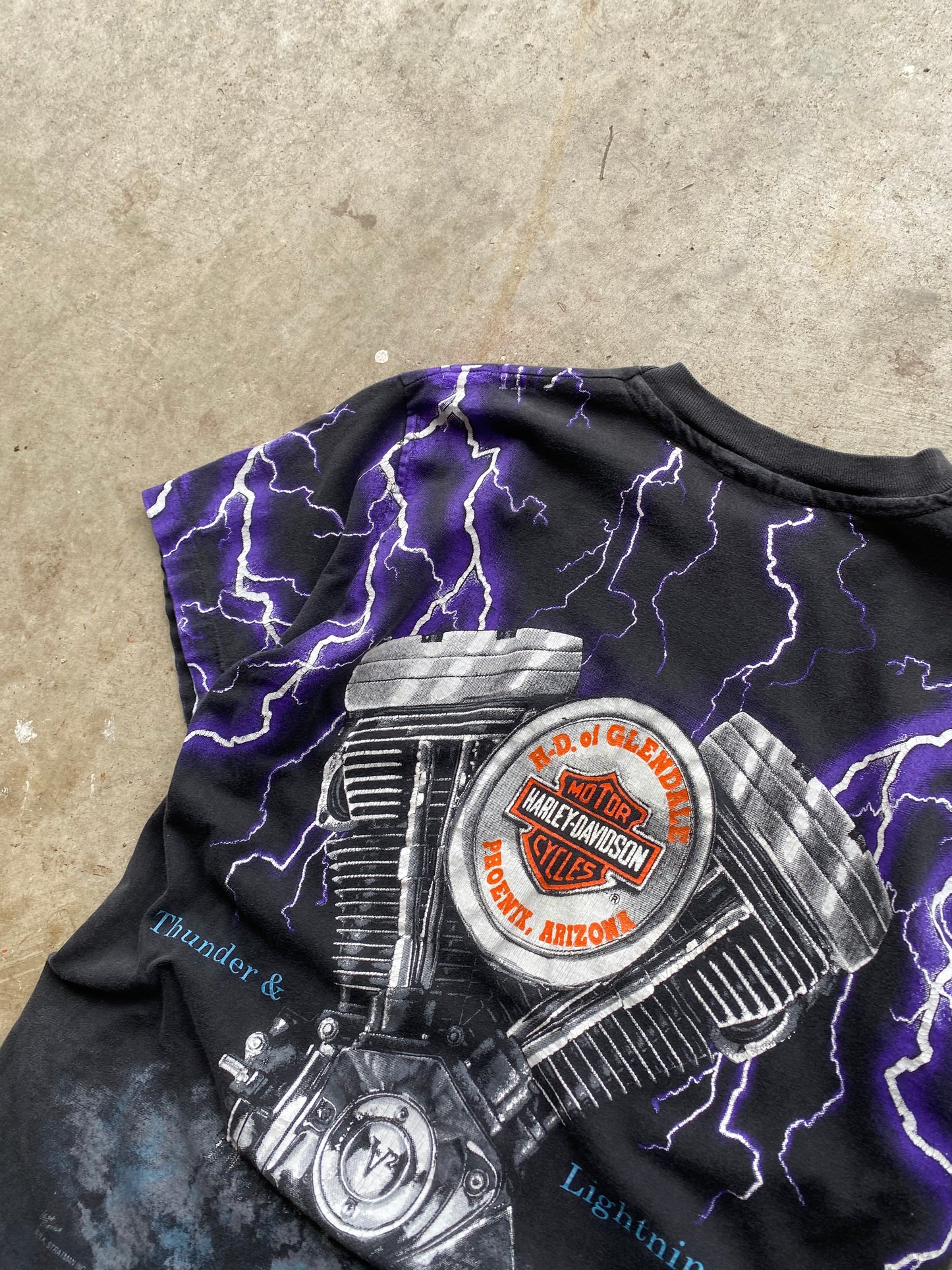 Vintage Harley Davidson Thunder and lightning shirt size Large