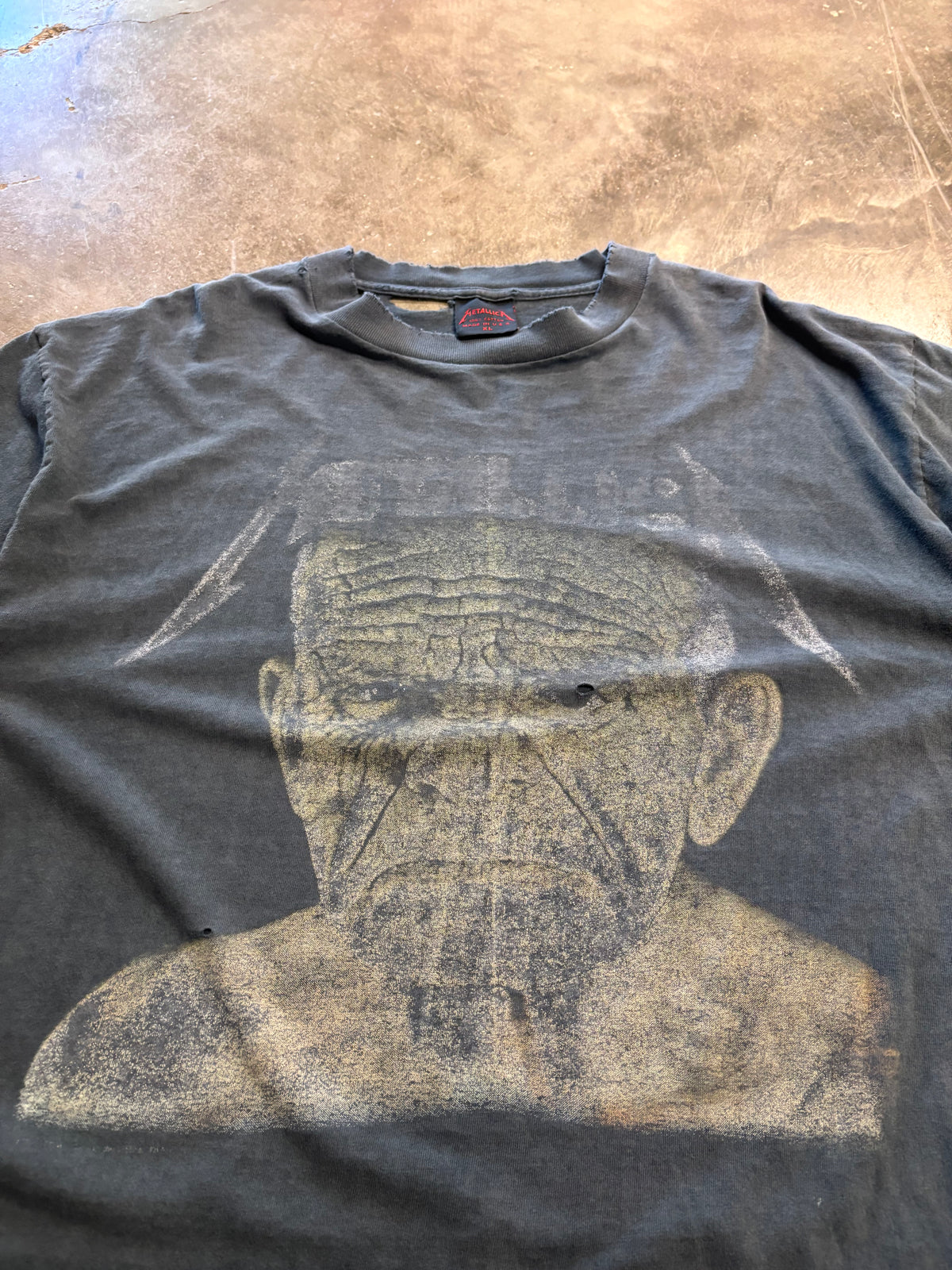 Vintage Metallica thrashed and faded enter sandman shirt size xl