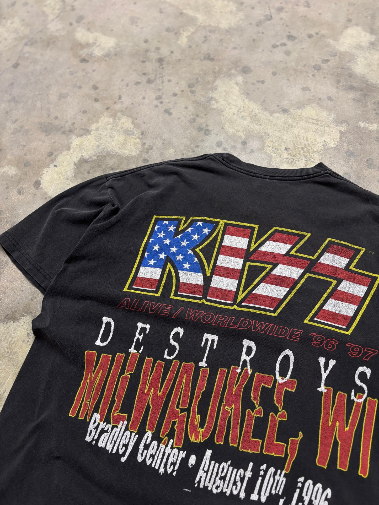Vintage Kiss Milwaukee shirt size XL