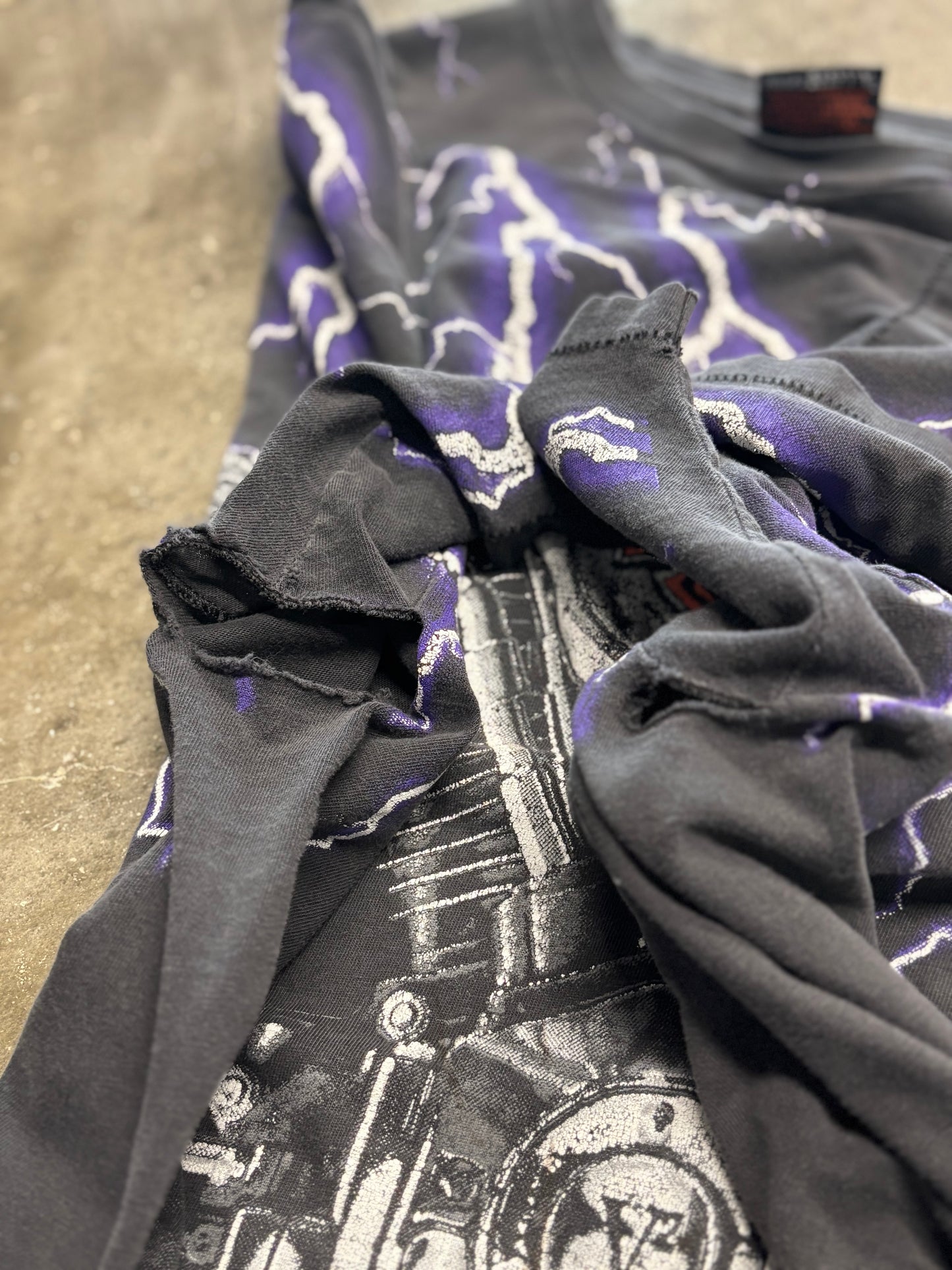 Vintage Thrashed Harley Davidson Purple Lightning engine shirt size xxl