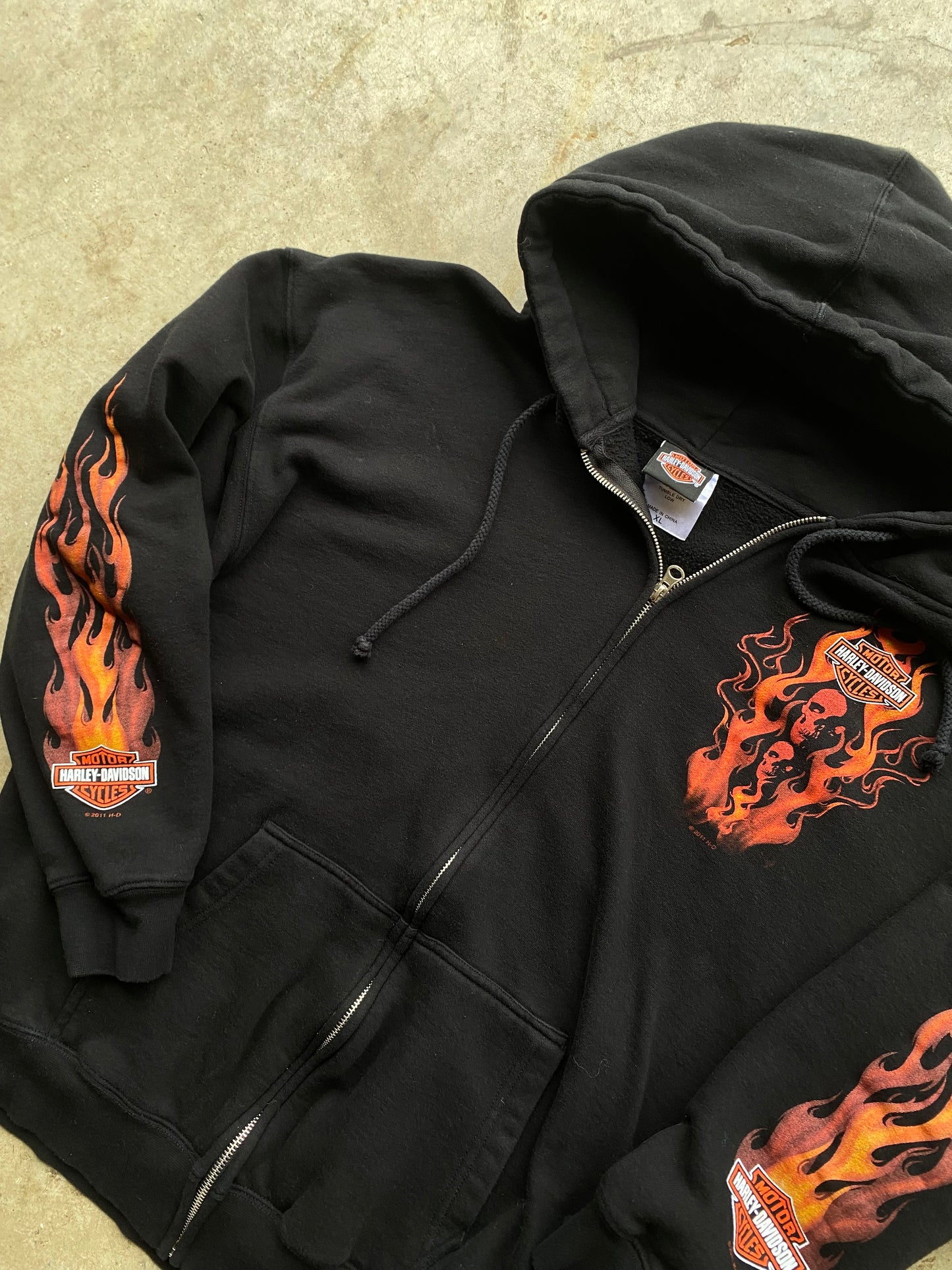 Harley Davidson flaming skull zip up hoodie size extra large