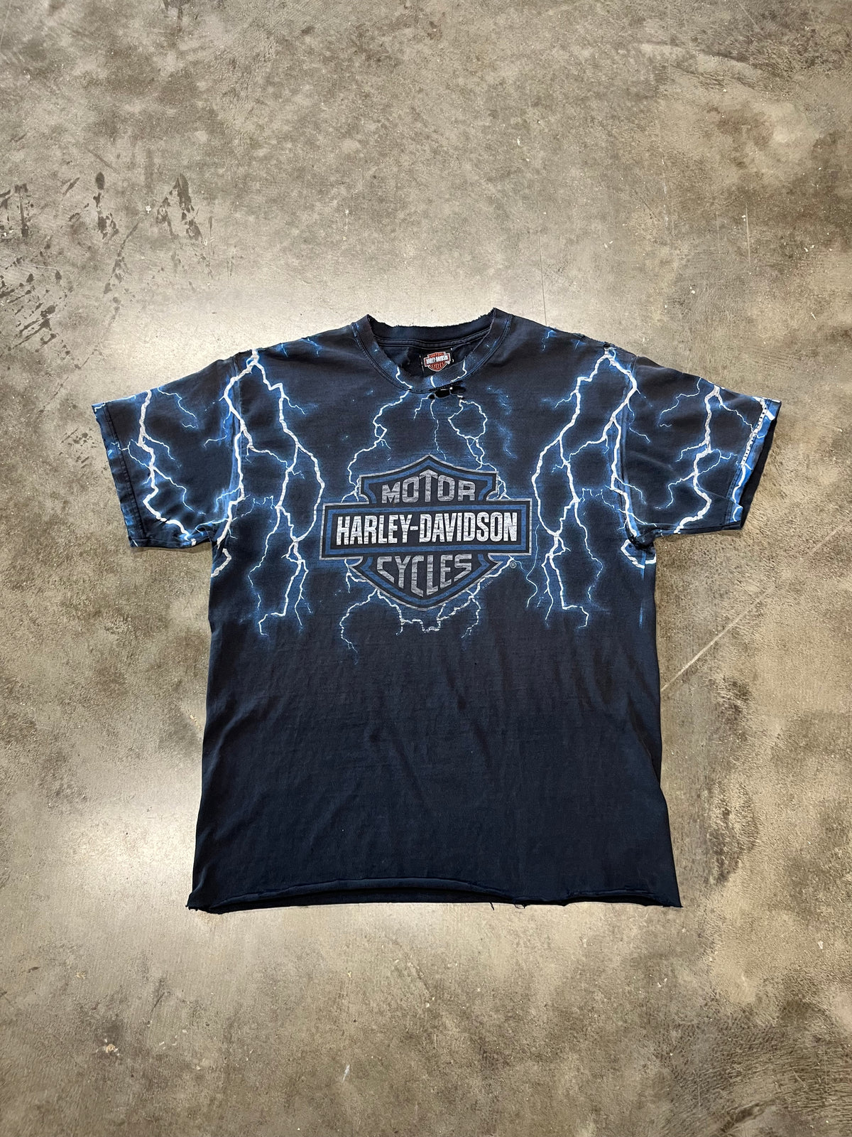 Vintage 2000’s Thrashed blue lightning shirt size large