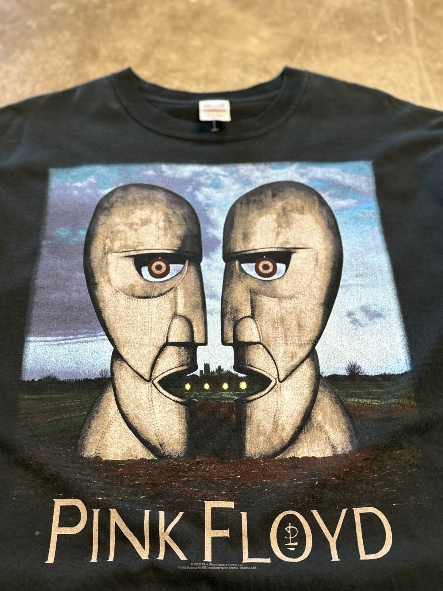 Vintage 2002 Pink Floyd Division Bell shirt size xl
