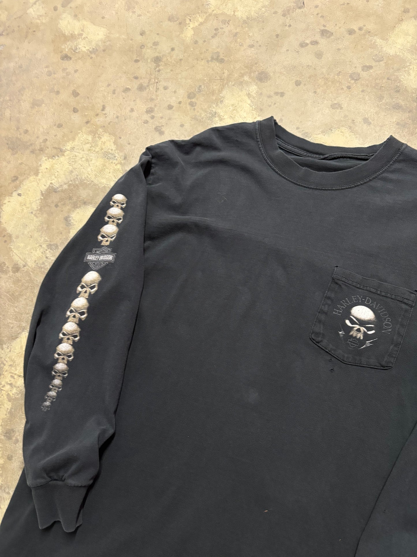 Vintage faded Harley Davidson skull pocket long sleeve size extra large