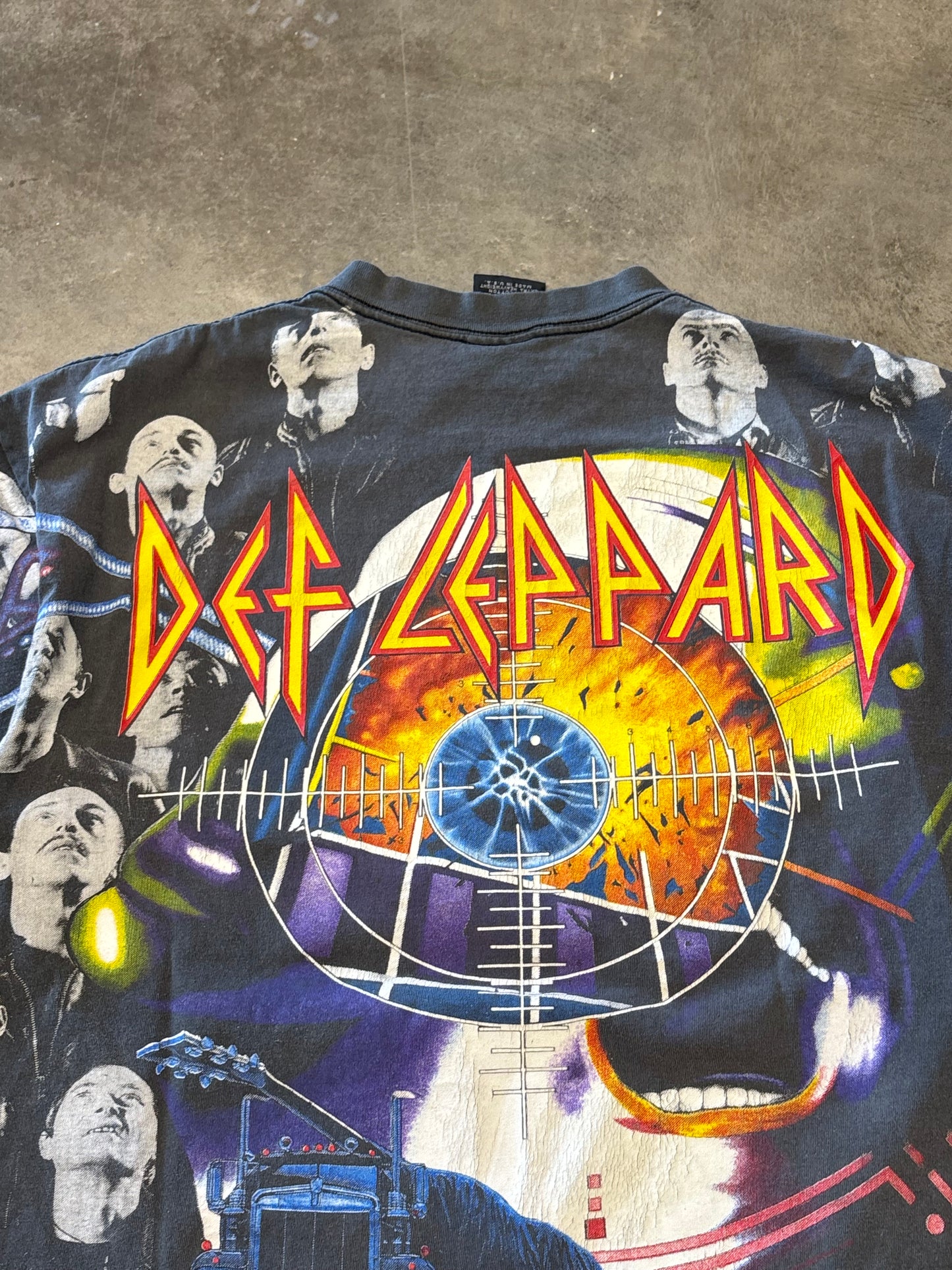 Vintage faded out Def Leppard shirt size xl