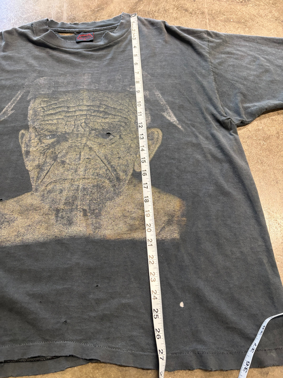 Vintage Metallica thrashed and faded enter sandman shirt size xl